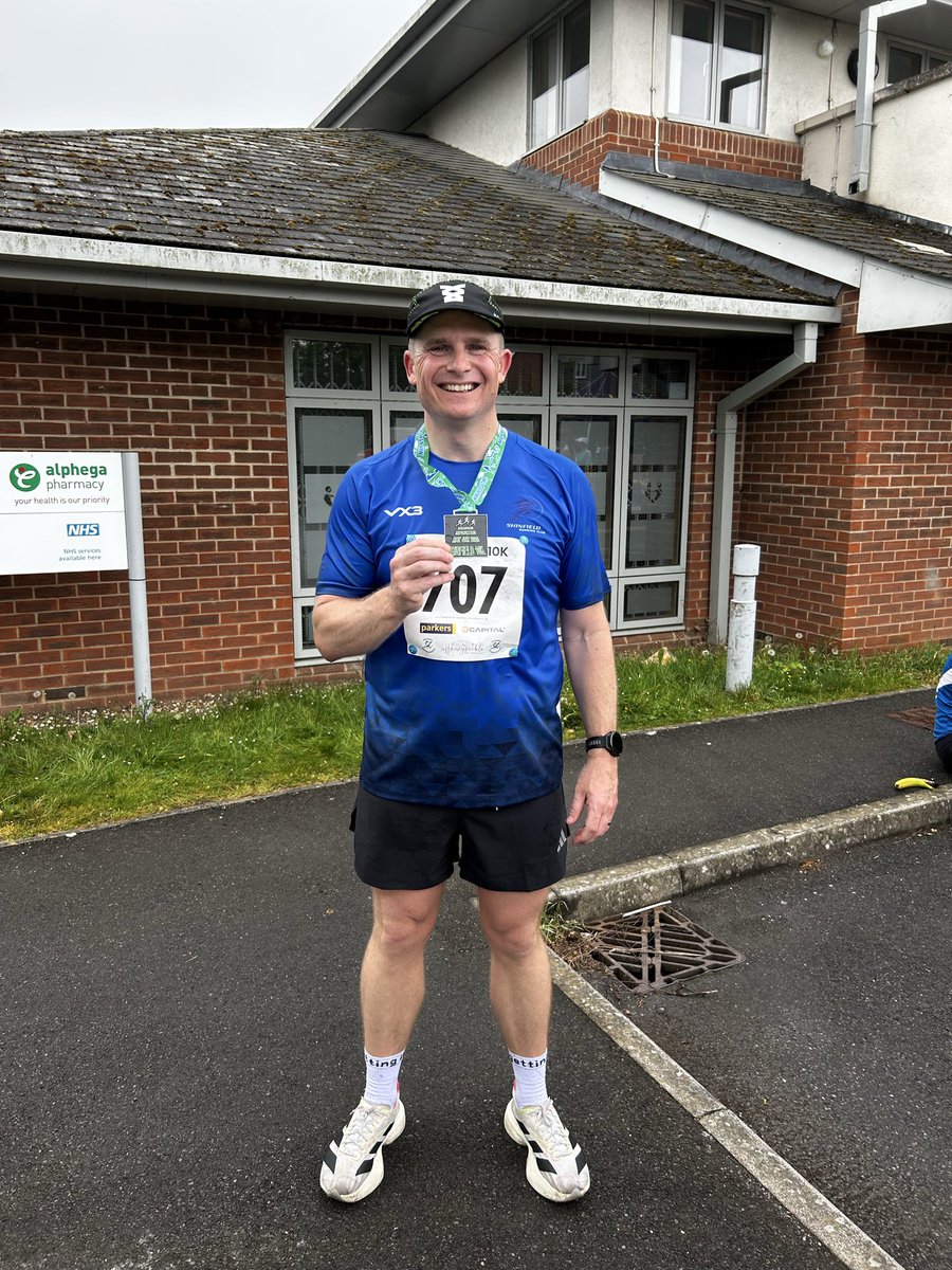 ChrisW1027's tweet photo. @ReadRoadrunners - Shinfield 10KM 

Great to see an awesome amount of 🔵running and supporting on course today 🏃🏻🏃‍♀️👏🏻🙌🏻 on our 🏡 roads!! 

Amazing atmosphere!! 

#UKRunChat
#runningcommunity
@VX3apparel 
@ShinfieldRC @Shinfieldruns https://t.co/xLJZFn9OyC