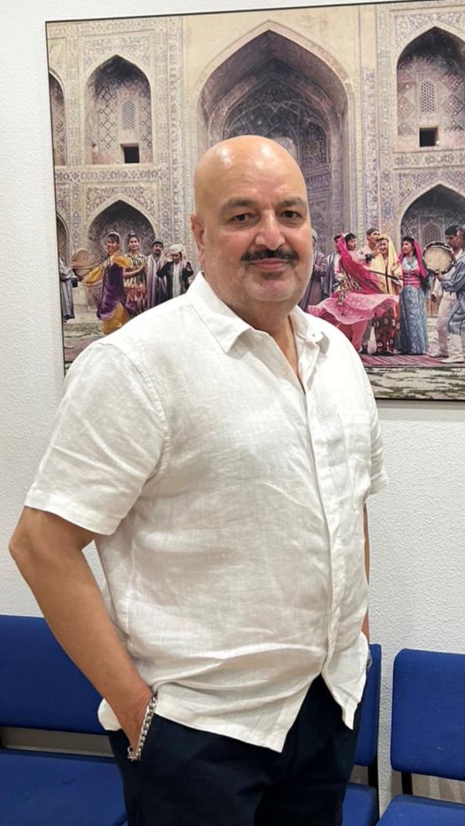 ملئے شاہد قاضی (<a href="/QaziShahid786/">Shahid Qazi</a>) سے، کوئٹہ میں پیدا ہونے والا وہ آستین کا سانپ جس نے ہندوتوا کے چند سکوں کے بدلے اپنی غیرت کا سودا کر لیا۔ جہاں پوری قوم 'معرکہ حق' کی پہلی سالگرہ منانے کی تیاریاں کر رہی ہے، وہاں یہ گنجا پروپیگنڈا باز اب بھی پاک فوج اور پاکستان کے خلاف زہر اگلنے