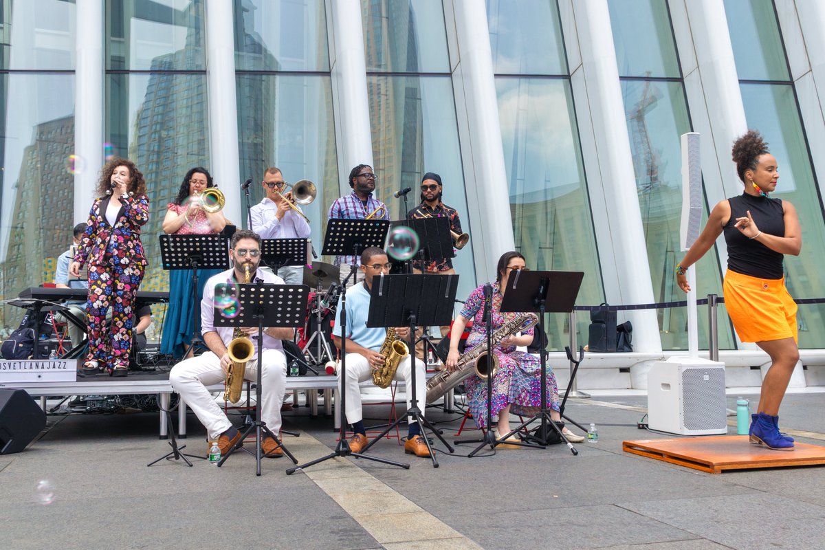 explorewtc's tweet photo. 🎵 Spend your lunch with Downtown Alliance (@Fowntownnyc) on Cortlandt Way! Tag your lunch date ⬇️

From 12–2PM on May 13, 20, and 27, live performers will put on a show for our community. https://t.co/rwq15GHckw