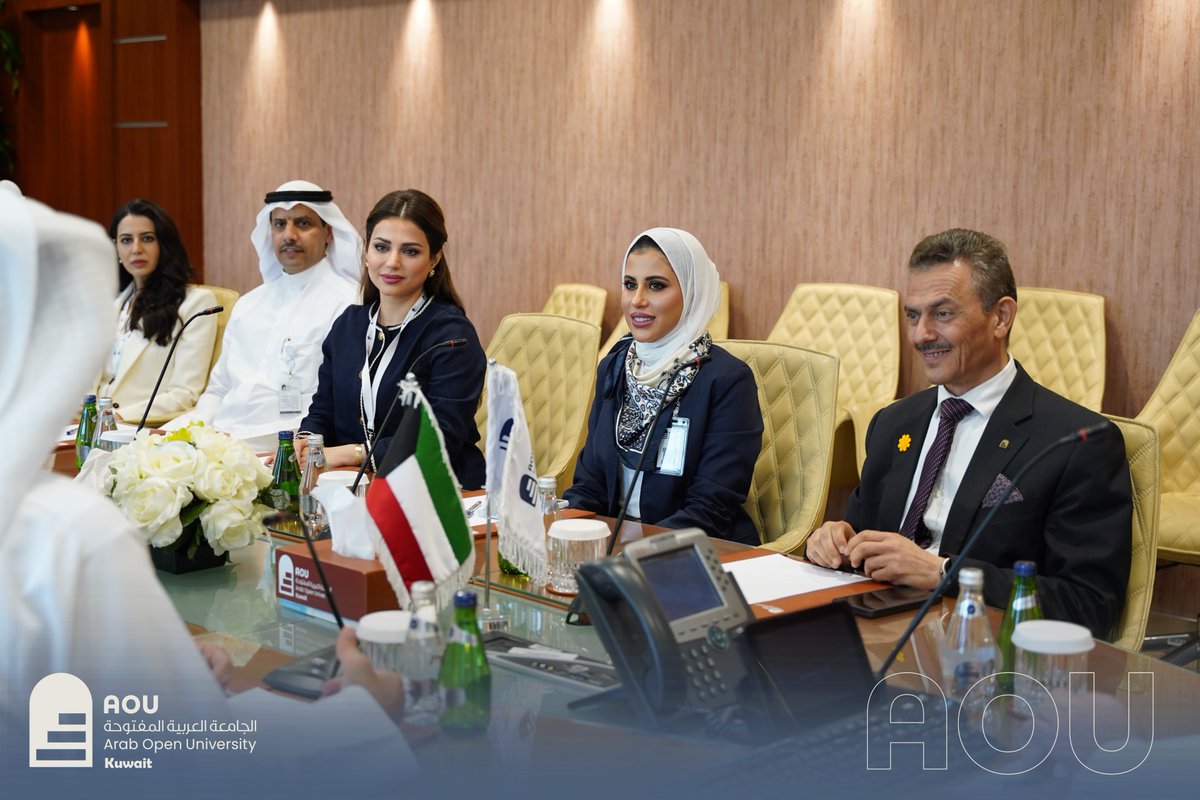 aou_KWT's tweet photo. في إطار الشراكة الفاعلة والتعاون المستمر بين الجامعة العربية المفتوحة وشركة زين الكويت، استضافت الجامعة وفداً رفيع المستوى من الشركة برئاسة الرئيس التنفيذي للعلاقات والشؤون المؤسسية السيد وليد الخشتي، وذلك بحضور مدير الجامعة د. صلاح الحمادي، ونائب رئيس الجامعة أ.د. عمر الجراح، إلى جانب مساعدي مدير الجامعة، والعمداء، ومدراء الإدارات، لبحث آفاق تعزيز التعاون الاستراتيجي بين الجانبين.

#الجامعة_العربية_المفتوحة #زين_الكويت #الكويت #التحول_الرقمي #التعليم