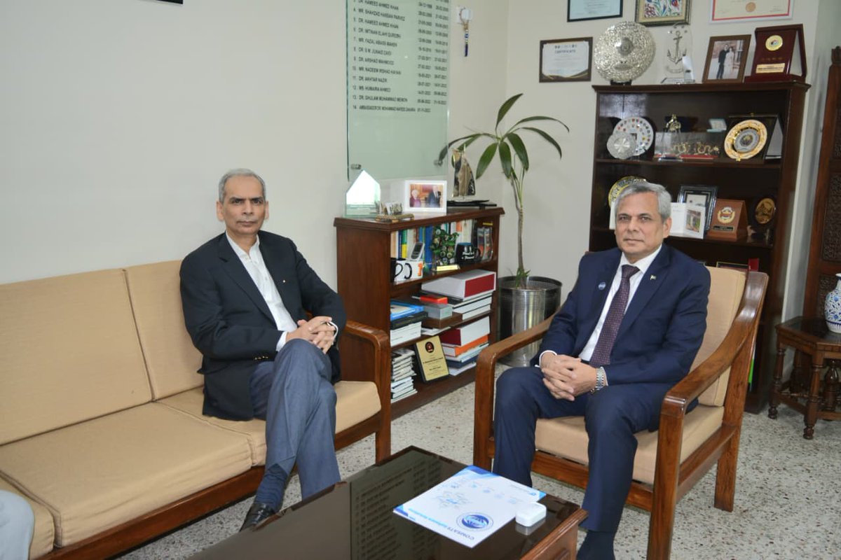 COMSATS_en's tweet photo. ED #COMSATS, Amb @ZakariaNafees received Wafaqi Ombudsman Honourable Naveed Kamran Baloch at COMSATS Secretariat. Both sides discussed strengthening institutional collaboration & advancing public service delivery through S&T cooperation. ED COMSATS appreciated the Federal Ombudsman’s vision for improving service delivery & efficiency through STI, and briefed him on COMSATS initiatives. The Honourable Ombudsman, noting the prevailing energy crisis, encouraged transition from ICE to EV and appreciated COMSATS leadership’s endeavours in offering technology transfer to Member States in the EV domain.

#COMSATS #STI #Pakistan #Ombudsman