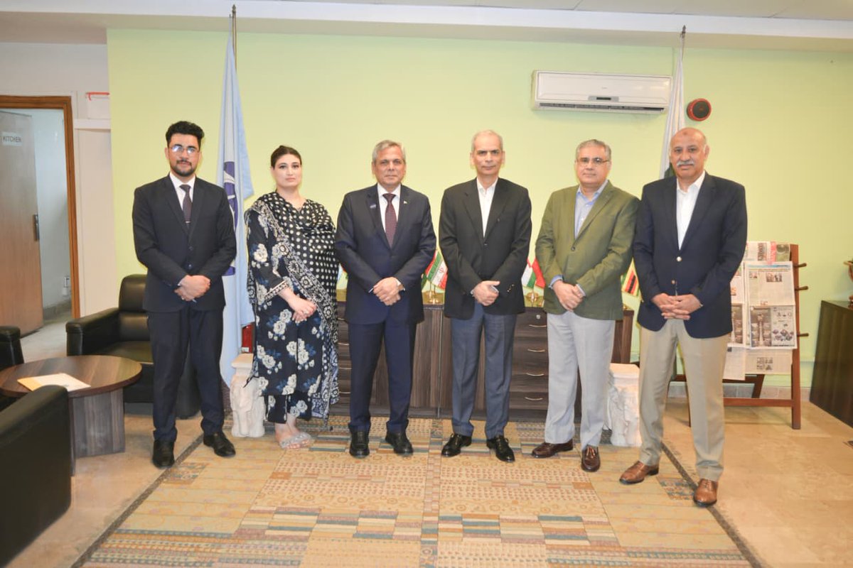 COMSATS_en's tweet photo. ED #COMSATS, Amb @ZakariaNafees received Wafaqi Ombudsman Honourable Naveed Kamran Baloch at COMSATS Secretariat. Both sides discussed strengthening institutional collaboration & advancing public service delivery through S&T cooperation. ED COMSATS appreciated the Federal Ombudsman’s vision for improving service delivery & efficiency through STI, and briefed him on COMSATS initiatives. The Honourable Ombudsman, noting the prevailing energy crisis, encouraged transition from ICE to EV and appreciated COMSATS leadership’s endeavours in offering technology transfer to Member States in the EV domain.

#COMSATS #STI #Pakistan #Ombudsman