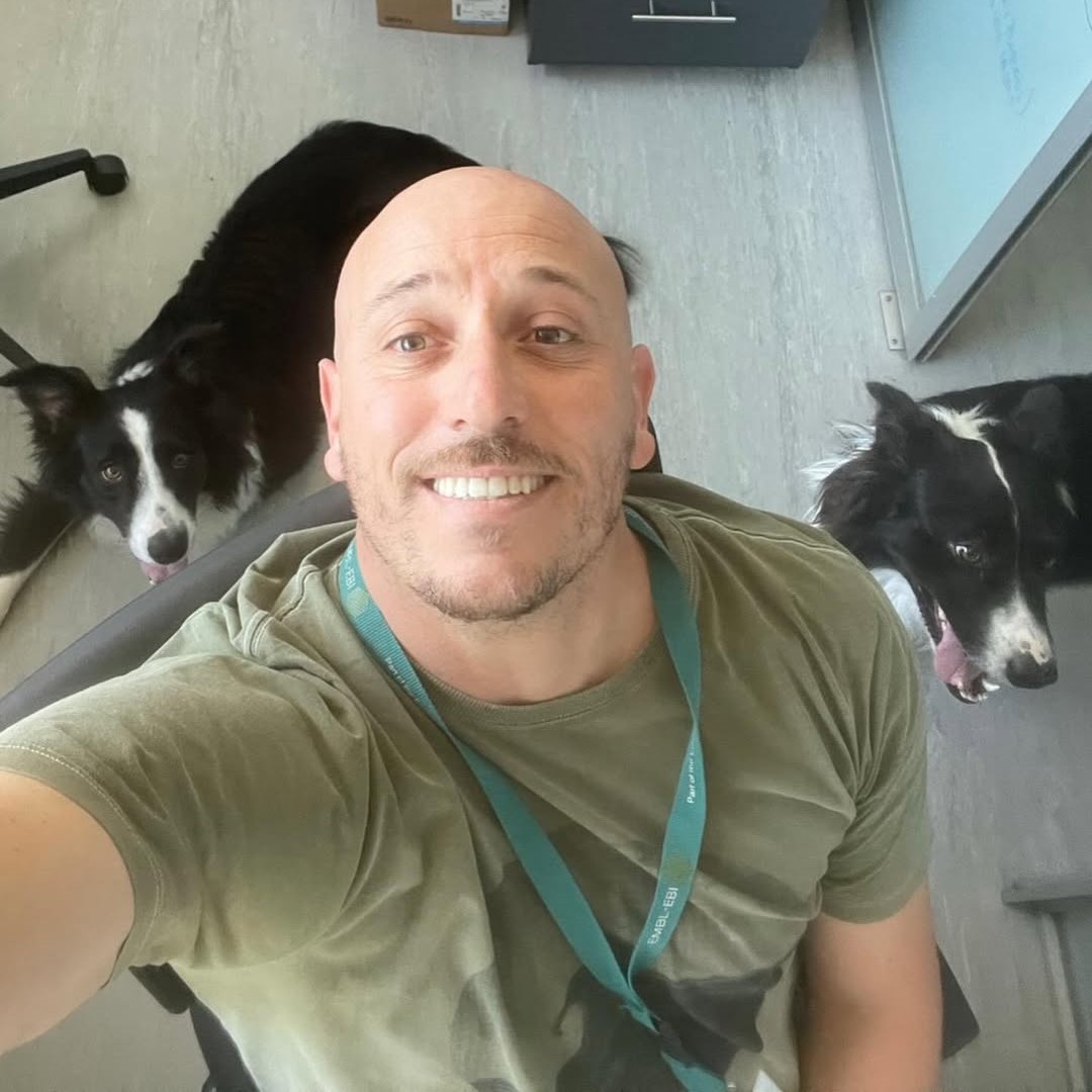 portalmvd's tweet photo. LA JUSTICIA FALLÓ A FAVOR DE MORATORIO Y ACCEDERÁ A LOS MEDICAMENTOS CONTRA EL TUMOR CEREBRAL

La Justicia falló a favor del científico Gonzalo Moratorio, quien padece un tumor cerebral, y podrá recibir el tratamiento de alto costo que había solicitado al Ministerio de Salud Pública a través del Fondo Nacional de Recursos.

Según la sentencia, el fondo deberá financiar la combinación de medicamentos Nivolumab y Relatlimav que se venden bajo la marca de Opdualag. Cada una de las dosis tiene un costo de alrededor de US$ 30.000. Moratorio había accedido a parte de ese tratamiento, pero ya no tenía suficientes suministros para seguir adelante.

La sentencia de la Justicia llega luego de que tanto el fondo como el ministerio desestimaran el pedido de Moratorio para acceder al medicamento. Ante esto, la defensa del científico, a cargo de Rodrigo Rolón, presentó un recurso de amparo para poder lograr el fallo a favor.

(+) en Montevideo Portal: https://t.co/sPKn5hkjeF