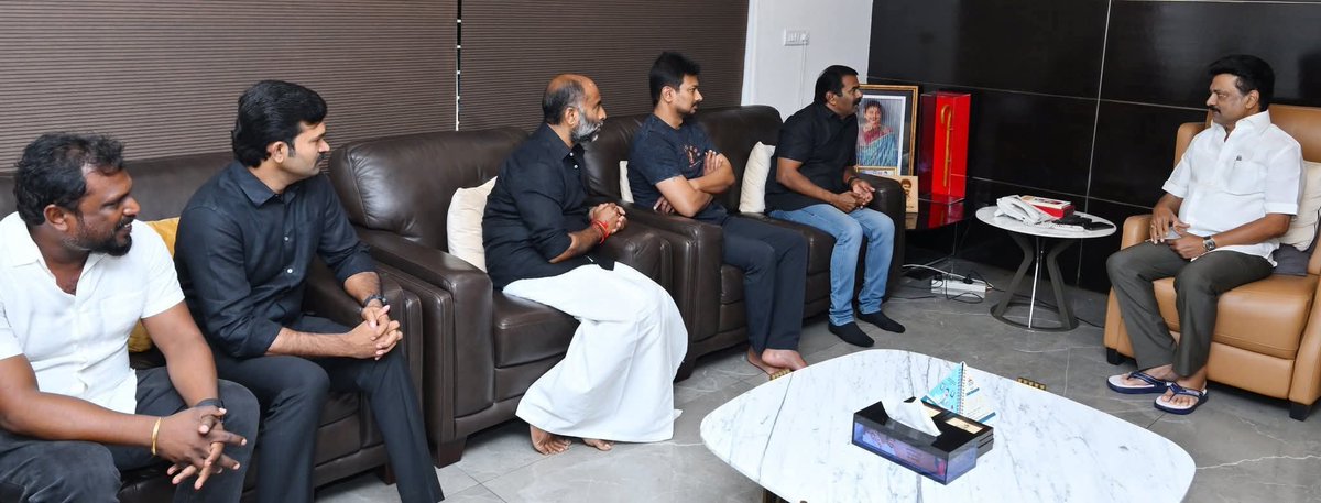 பரப்ப வேண்டிய விஷயத்த சரியா பரப்பிருக்காங்க. மக்களிடம் சரியா போய் சென்றடந்திருக்கு. எவ்ளோ சொல்லியும் எடுபடல. AC ல உட்கார்ந்துகிட்டு EC ஆ மக்கள நம்ப வச்சுட்டாங்க. நம்ம வெயில் மழைனு களத்துல கஷ்டப்பட்டு எதும் நடக்கல. 
இஸ்லாமிய நண்பர்களிடம் கேட்டால் பிராமணர்களுக்கு பேசிட்டாருனு