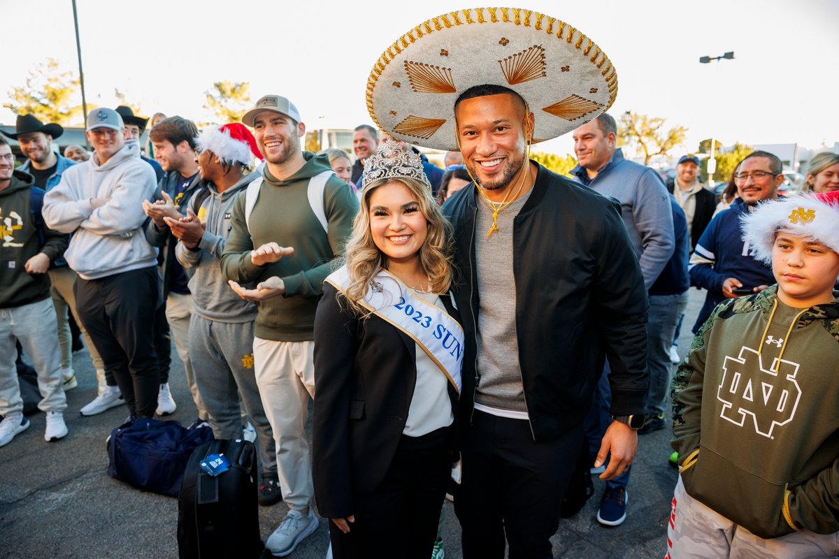 SunBowlEP's tweet photo. It is much more than a crown and sash 👑 Join one of El Paso's most rich traditions and apply for the @sunbowlsuncourt TODAY!

📱💻 For more information and applications, visit https://t.co/BbojV5634K

#TonyTheTigerSB #SunBowl #ElPaso #SunCourt #Community https://t.co/UVWv471b2d