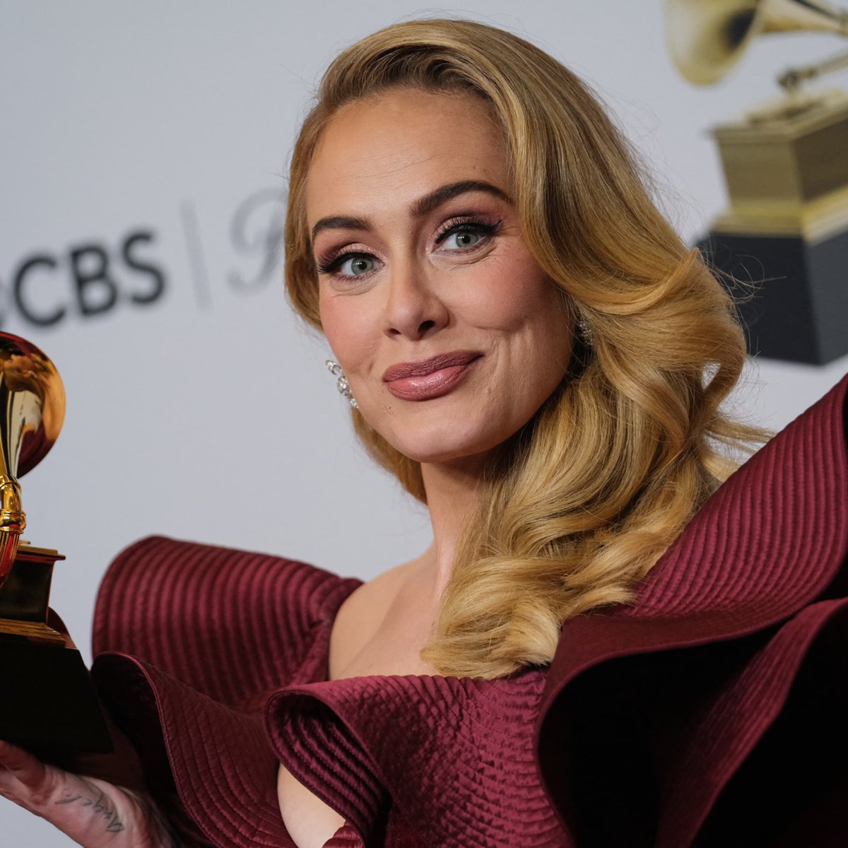 WATmusic_'s tweet photo. Happy birthday to Adele. 

PS: please, come back we miss you https://t.co/CKirCr2wgl