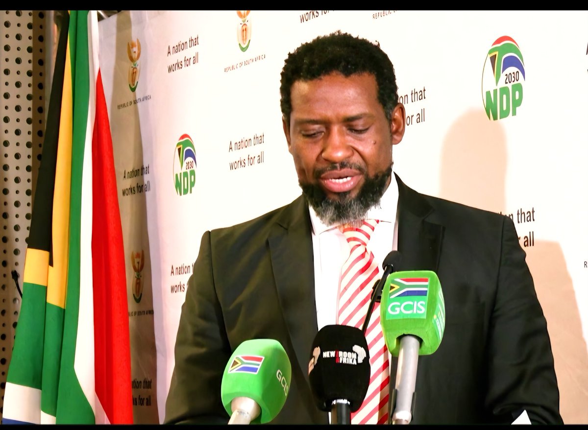 TheNewsDeskZA's tweet image. NSFAS has been placed under administration, Higher Education Minister Buti Manamela confirmed today. The move follows governance, financial and operational concerns.
He says the intervention aims to restore stability and protect student funding.
📸 GovZA
#NSFAS 
#HigherEducation