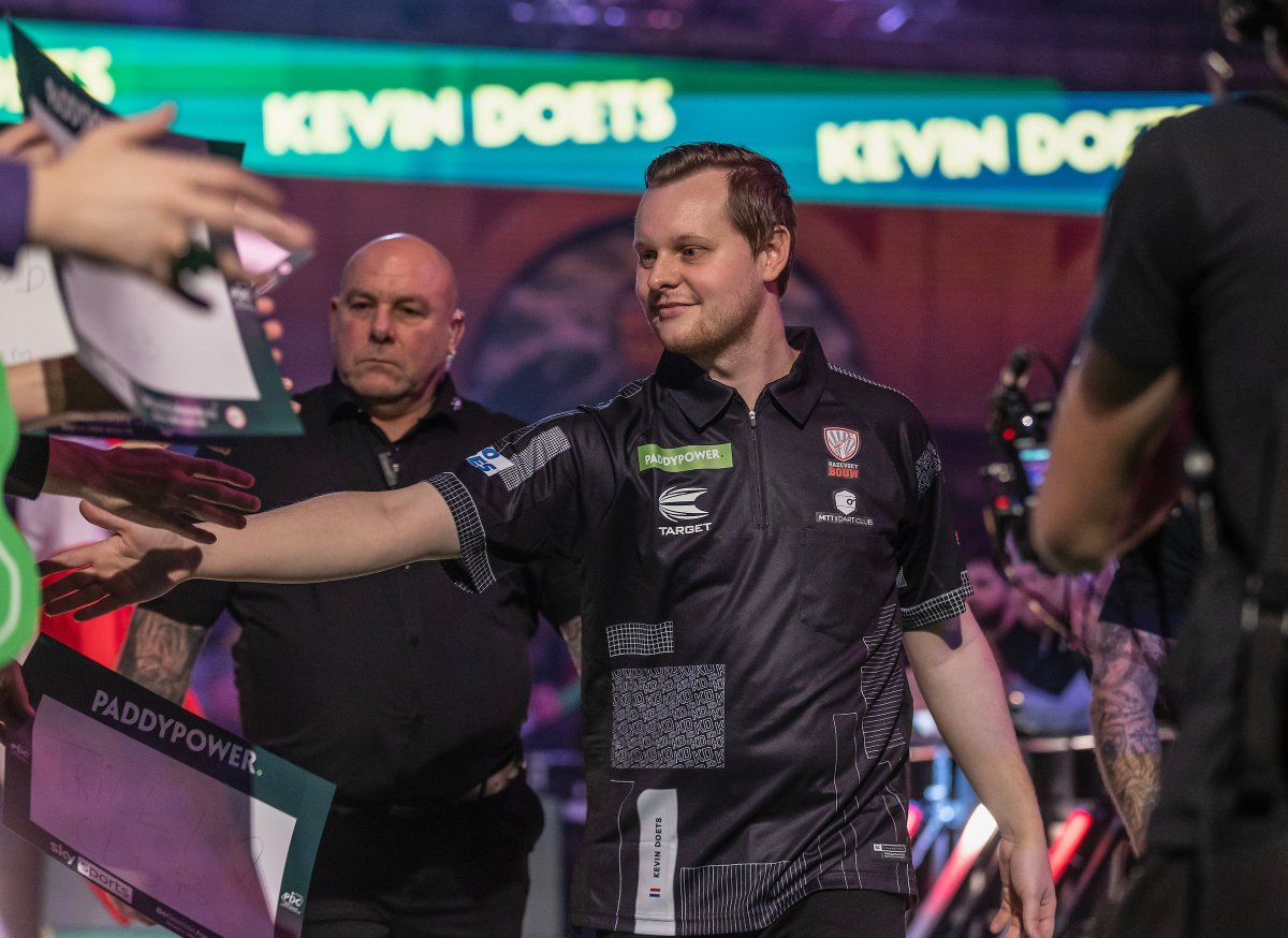 dartfreakz's tweet image. 🎯 Kevin Doets pakt in Hildesheim zijn eerste Players Championship-titel! 🇳🇱🏆 Hij verslaat Luke Woodhouse met 8-5 in de finale. Ook sterke runs van Kuivenhoven en  Wattimena, plus een negendarter van Dirk van Duijvenbode. 👇
dartfreakz.nl/pdc2/kevin-doe…
#pc13 @DoetsKevin #darts #pdc