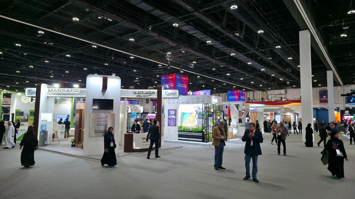 وكيل وزارة «الأشغال» بالتكليف عيد الرشيدي ونائب المدير العام لشؤون الرقابة بمؤسسة الرعاية السكنية أمينة العوضي يؤكدان أهمية مشاركة وفد دولة الكويت في النسخة الخامسة من منصة «اصنع في الإمارات 2026»

- هذه المشاركة تعزز سبل التعاون وتبادل الخبرات بين الكويت والإمارات خصوصًا وتبادل