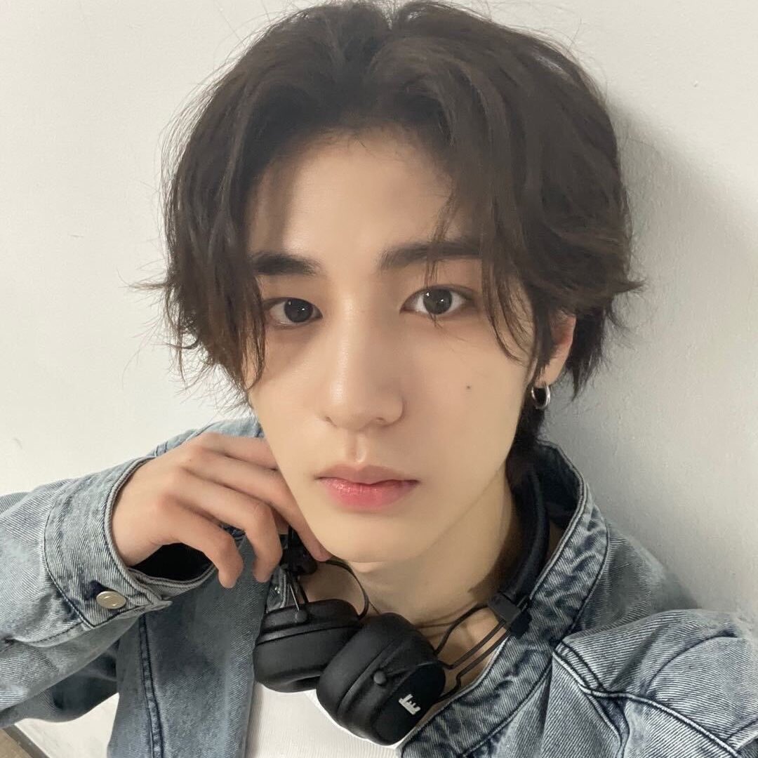 유하나 tweet media