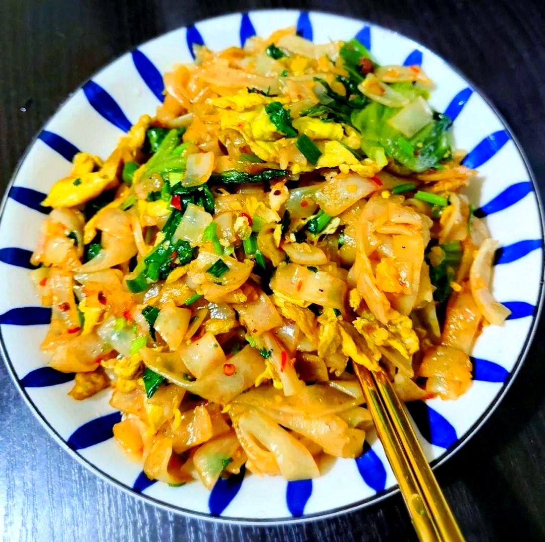 MemesPatriarch's tweet image. Savor the bold flavors of Thailand! Try our Pad Thai—sweet-savory noodles, crunchy peanuts, fresh lime, and tangy tamarind. A taste of Bangkok in every bite.  #ThaiCuisine #FoodieJoy