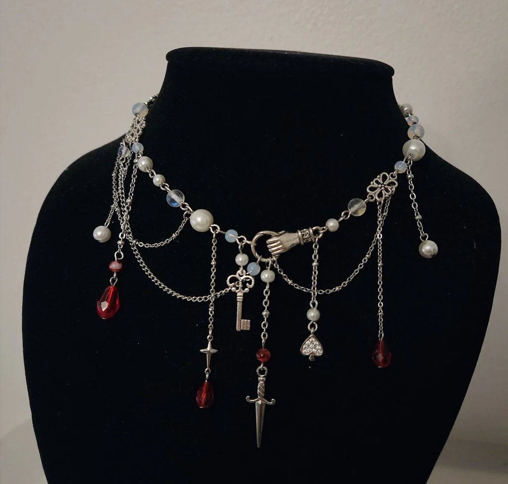 pondsizedocean's tweet photo. tbt my chatelaine necklace 🫶 https://t.co/4iQ4fi8nw6
