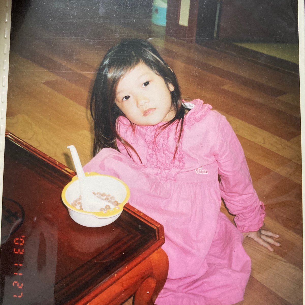 nocontextf9's tweet photo. 늘 키워주신 데 감사합니다. 잘 자라겠다는 불확실한 말 외에는 약속드릴 수 있는 게 없어서 죄송스럽습니다.
 ㄴ 어린이답게 굴어 https://t.co/wN3taNOBEx