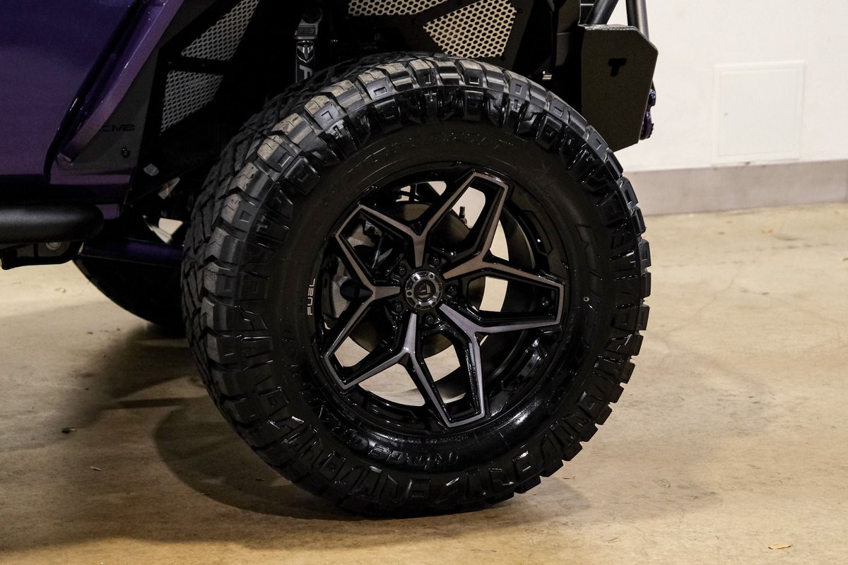 TXVExchange's tweet photo. 2026 Jeep Gladiator Sport - $69,900

Exterior: Reign
Interior: Black
Engine: 3.6L V6
Transmission: Automatic
Drivetrain: 4x4
Mileage: 790
City / Hwy MPG: 17 / 22

#Jeep #Gladiator features: https://t.co/YfmmyMAVaX https://t.co/HSG7h2hElH