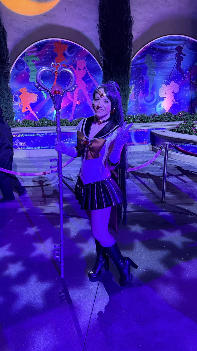 sailor_vdizzle's tweet photo. At @UniStudios for Fan Fest Nights cosplaying for the first time as Super Sailor Pluto!! 🖤🤎🗝️

Costume made by the wonderful @gokusai2008 🫶 https://t.co/p36QvzyyI9