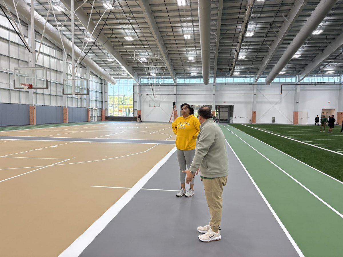 SVC_Bearcats's tweet photo. It was a great day on campus! Coaches, athletes, and staff had the opportunity to tour the Dunlap Center this afternoon! #SVC #GoBearcats https://t.co/rlFgjZXpH4