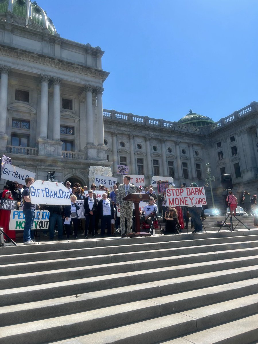 MyPLS's tweet photo. The 11am March on Harrisburg PC. At the podium is Andrea Pauliuc, lead organizer for March on Harrisburg (MoH) and Reid Stever, an MoH member. #pls #mondayatthecapitol #legislativeintelligence https://t.co/QOr2riDNPF