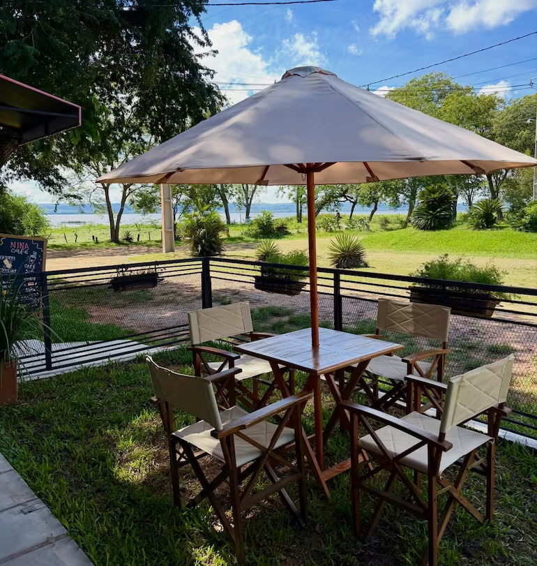 ▶️ PINTAR CERÁMICA Y MERENDAR FRENTE AL LAGO: LA PROPUESTA QUE ATRAE EN AREGUÁ | ☕🎨

Areguá suma una propuesta turística que mezcla arte, gastronomía y naturaleza.

En una cafetería, llamada Nina Café, los visitantes pueden pintar cerámica mientras disfrutan de una merienda con