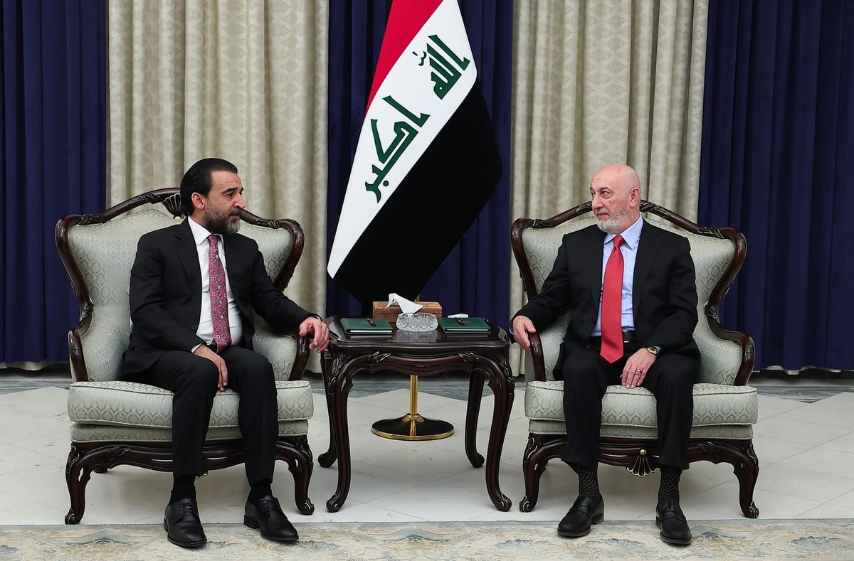 MpDelan's tweet photo. في رئاسة الجمهورية، وبرفقة فخامة الرئيس نزار آميدي @nizarAmede، استقبلنا السيد محمد الحلبوسي، رئيس حزب تقدم @AlHaLboosii.

وجرى خلال اللقاء بحث العملية السياسية وتشكيل الحكومة العراقية الجديدة، إضافةً إلى العلاقات بين الاتحاد الوطني الكوردستاني وحزب تقدم. https://t.co/uivpp7AOls
