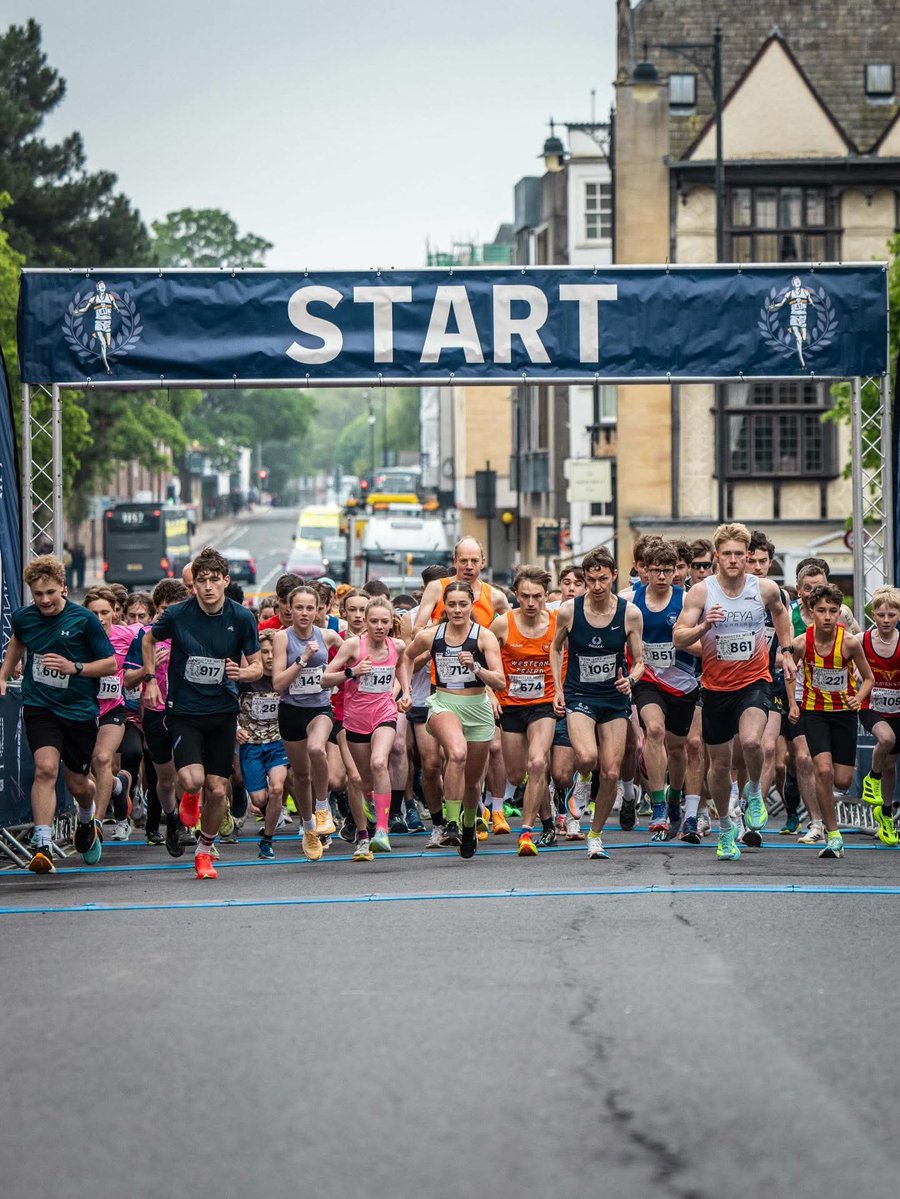 BASCSupporters's tweet image. Fantastic day in #Oxford as 1️⃣2️⃣0️⃣0️⃣ mark Roger Bannister anniversary with Community Mile: 72 years since he broke the 4 minute mile barrier.

Elite athletes then hit the track with Laura Muir claiming victory in the Millicent Fawcett Mile 🏃‍♀️

@BritishMilers 

📸 Bannister Miles