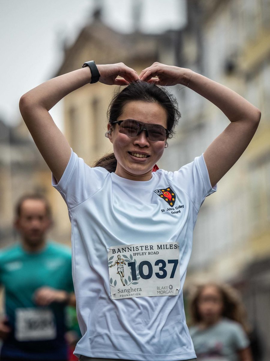 BASCSupporters's tweet image. Fantastic day in #Oxford as 1️⃣2️⃣0️⃣0️⃣ mark Roger Bannister anniversary with Community Mile: 72 years since he broke the 4 minute mile barrier.

Elite athletes then hit the track with Laura Muir claiming victory in the Millicent Fawcett Mile 🏃‍♀️

@BritishMilers 

📸 Bannister Miles