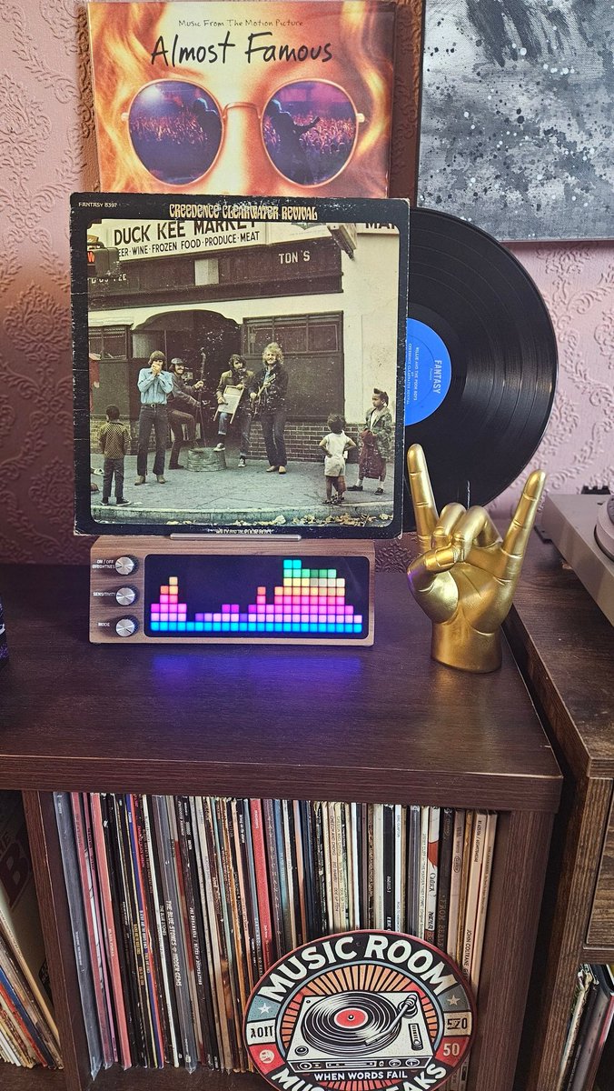 VinylHaggis's tweet image. It's a 60s/70s rock music vibe heading into the week. Spinning 'Willy and the Poor Boys' by Creedence Clearwater Revival 🔥🎶🎸✌️

#vinylrecords #vinylcollection #vinylcommunity #nowspinning #CCR #willyandthepoorboys