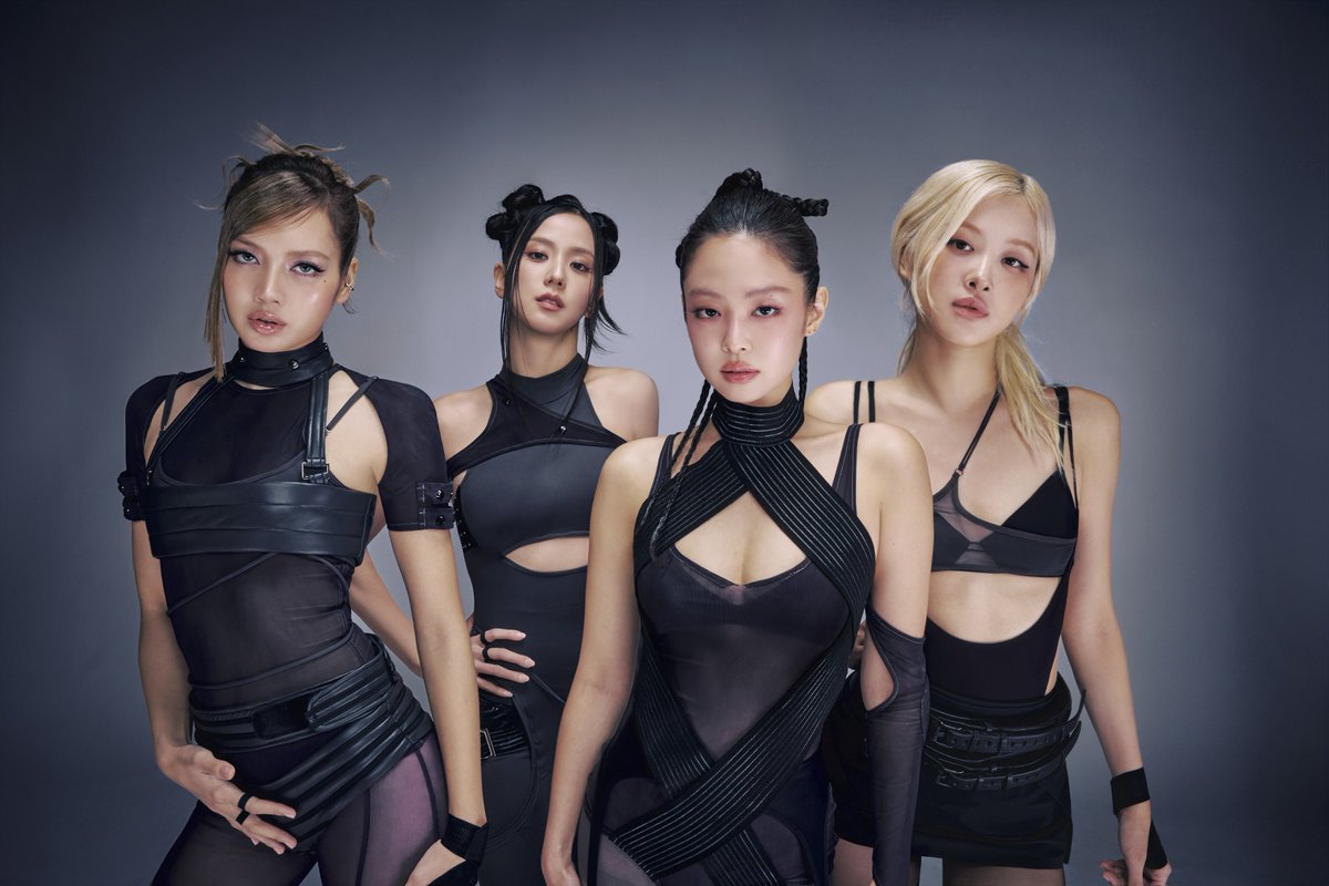 BuzzingPop's tweet photo. BLACKPINK to reunite at the Met Gala tonight. https://t.co/EzTPW9KjLI