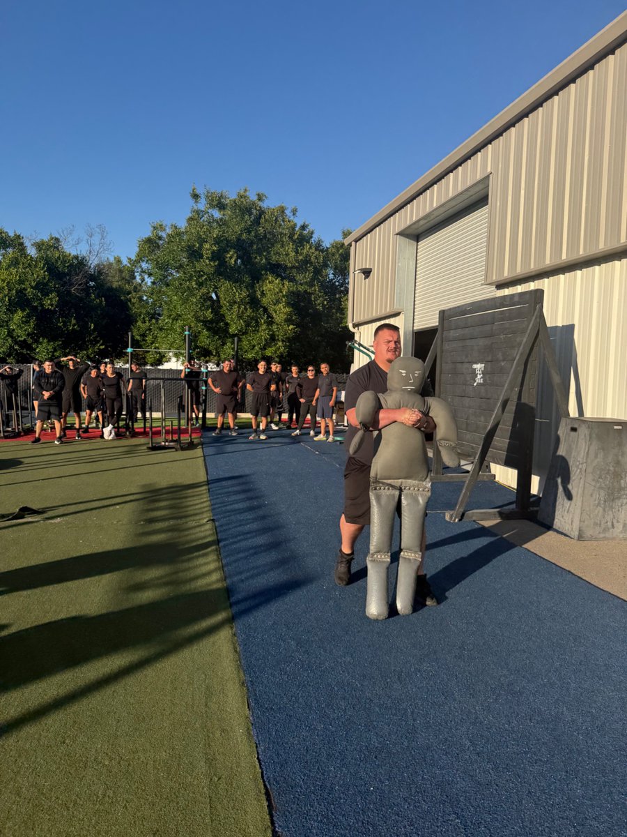 CHPCentralDiv's tweet image. May the 4th be with you…but there’s no force stronger than discipline. 

Our Fresno APP workouts aren’t about luck—they’re about preparation, grit, &amp;amp; showing up when it counts.

If you’re serious about joining the CHP, it’s time to train like it.

Join us. Earn it. #CHP #DocsGym