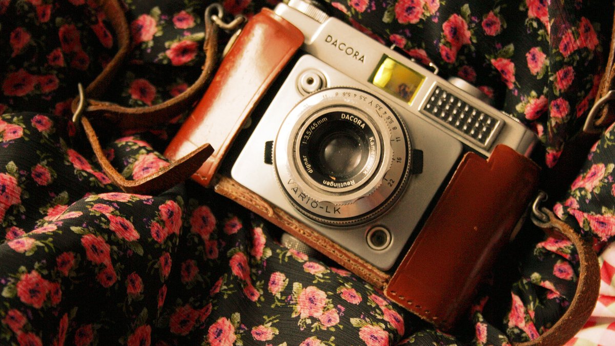 AnthonyDoray's tweet image. "Organize old stuff → Find forgotten joys!  Sort, donate what you don’t need, keep what warms your heart. Less clutter = More peace. Try it today! #DeclutterJoy"