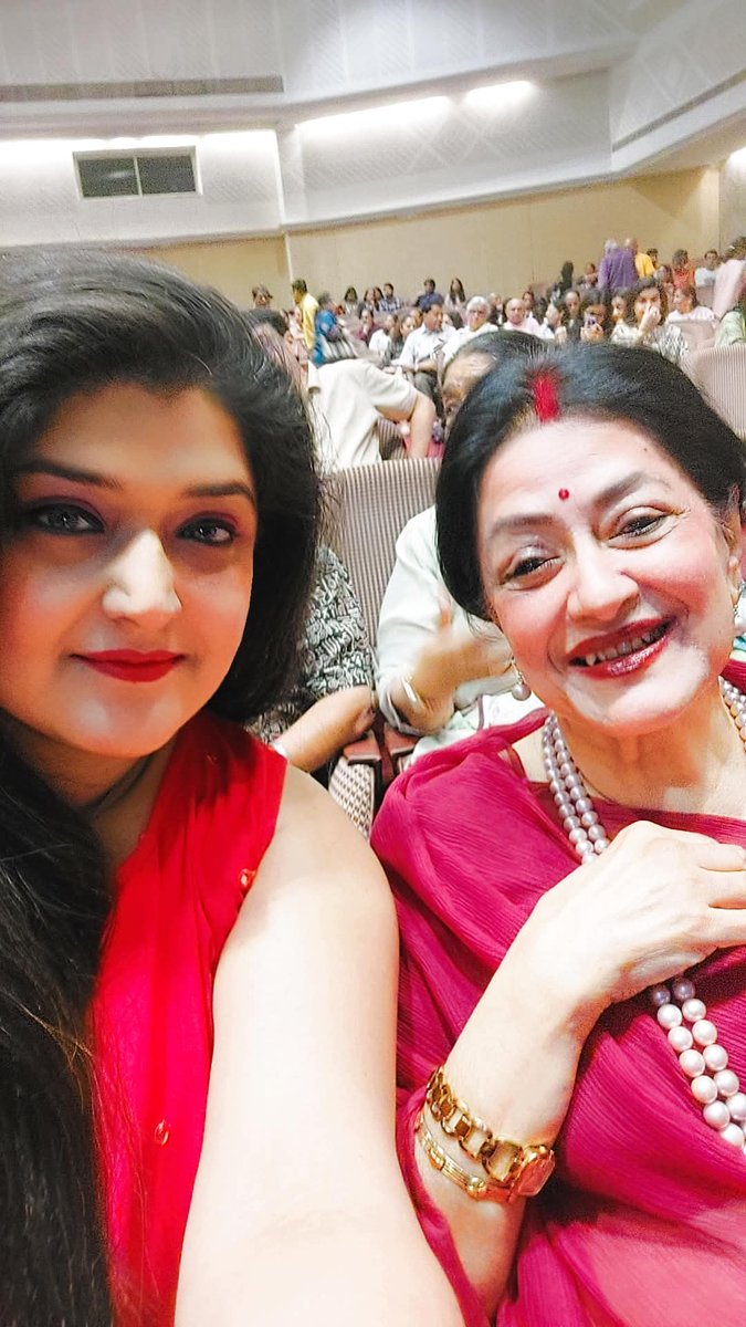 MoushumiChatte6's tweet photo. Went To See A Wonderful Play Mere Krishn With Meghaa. Truly Enjoyed This Expirience.Wonderful Display Of Lord Krishna's Journey And Awareness Of Sanatan Dharma. Sourabh Raj Jain,Arpit Ranka, Pooja Sharma Performed Very Well. #MereKrishn #SourabhRajJain 
#ArpitRanka #PoojaSharma https://t.co/1S2yjg26fm