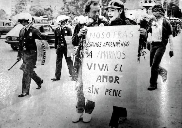 gery_okami's tweet photo. @AliceChesireMad @clawandpaws @eyesofib4d @Ennmmma @_v00id_ Dejalos, digan lo que digan ellos van a insistir que cualquier cosa que digas en contra de ese concepto errado es ser "transfobica", ni te gastes. Me da pena por las lesbianas realmente, la lucha no es mía pero las defiendo. https://t.co/PuIP5sdoKg