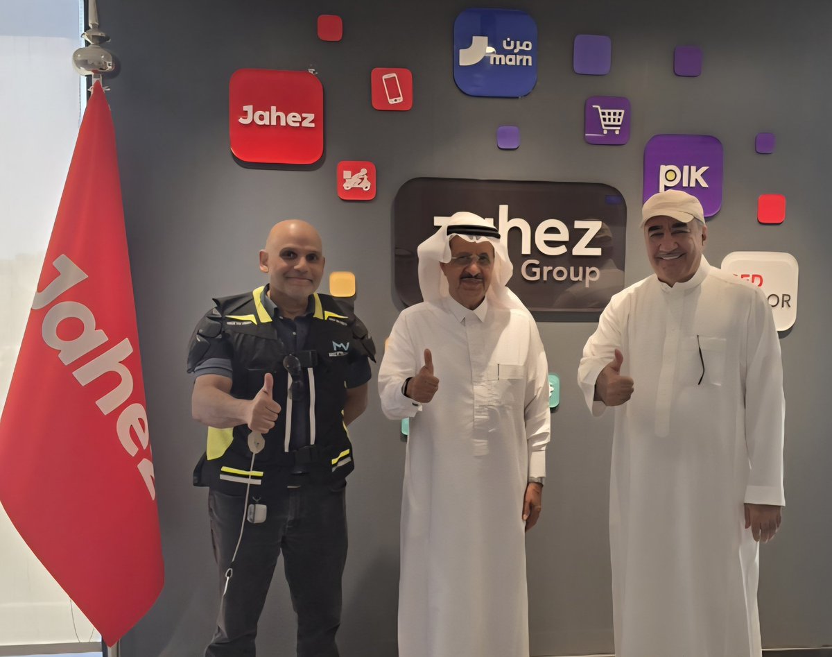 Drorainy's tweet photo. كم كنت سعيدا وفخورا بلقاء الاخوين العزيزين م. حمد عبدالله البكر  رئيس شركة جاهز الدولية وعضو مجلس إدارة شركة جاهز؛واخي د. فهد الحويماني خبير المال والاعمال والكاتب المميز والمدير التنفيذي لمنصة إيباب للتسويق الزراعي وشركة ثمار الغد لتقنية المعلومات؛ حيث تم تداول الاراء والمقتراحات الاستشرافية لمستقبل التطبيقات الالكترونية الزراعية والله الموفق.