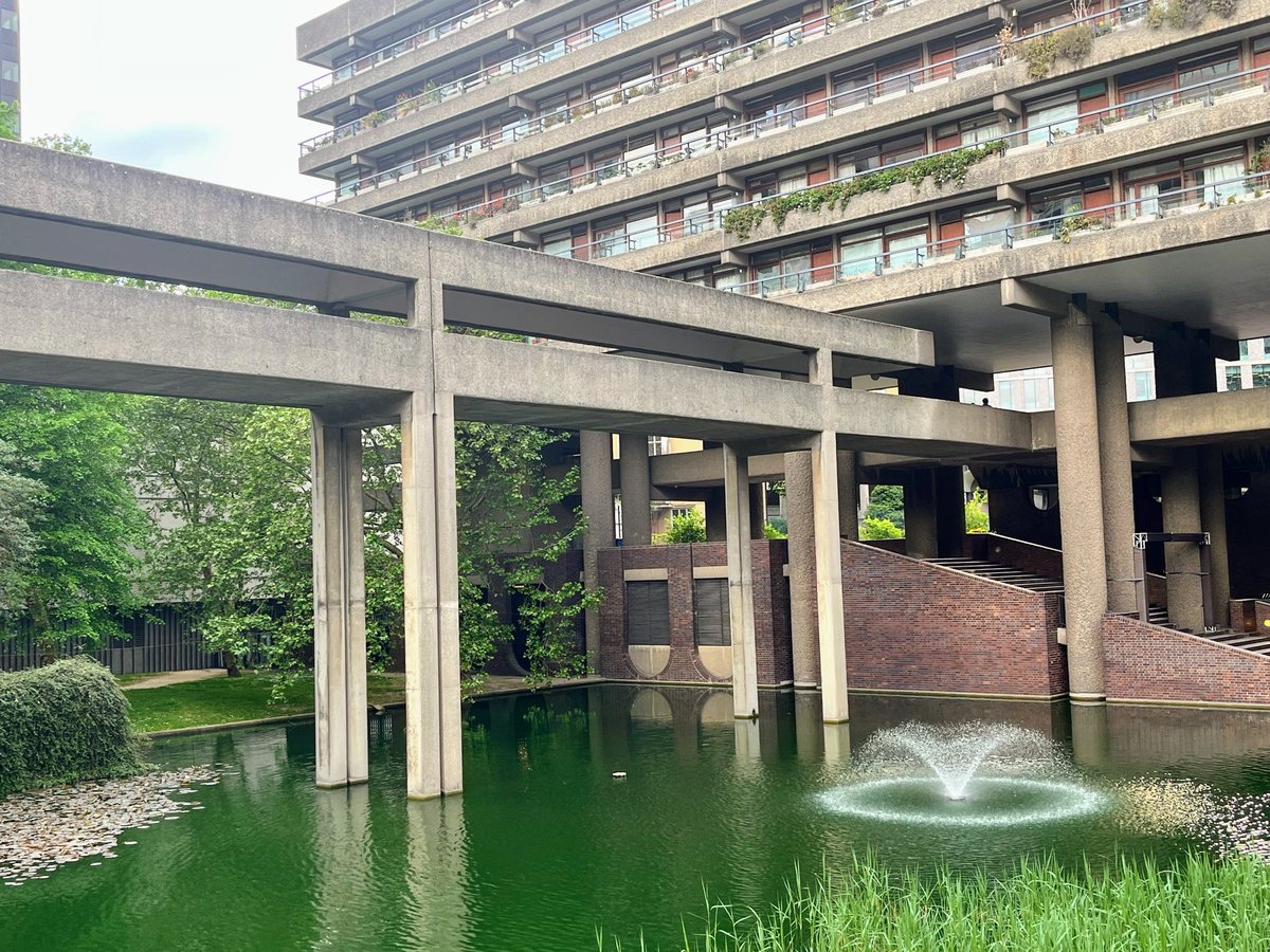 eloise_games's tweet photo. Had a lovely day at the Barbican Centre and decided to try some architectural drawing from a photo I took. All drawn by hand with a pencil, pen and ruler ✏️🖊️📏
#lsbugames #barbican #artist #gamedev #architecture https://t.co/6XNIN0fv7N