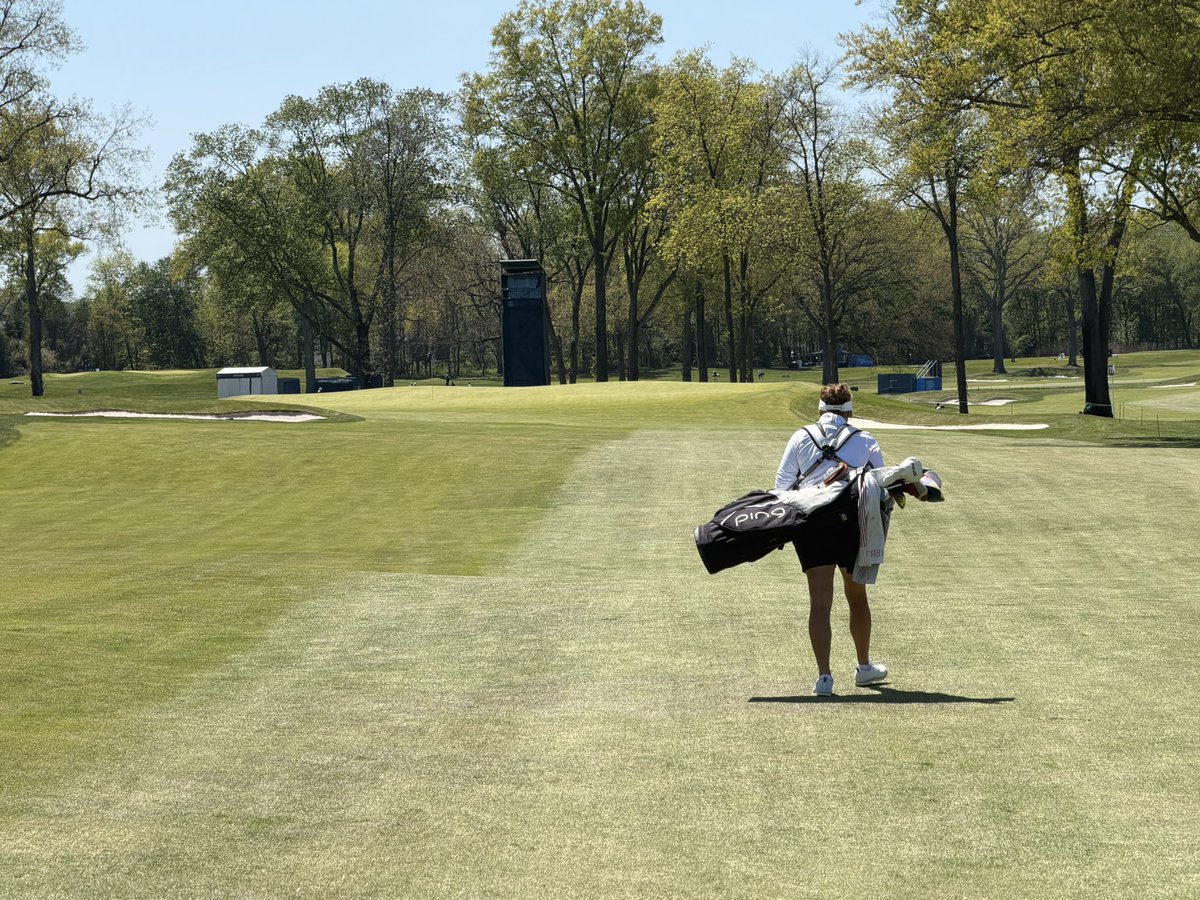 acaseofthegolf1's tweet photo. This is what I love about Monday Qs. 

Amanda Doherty has nearly 70 career @LPGA starts in her career. 

And she is here, carrying her own bag, grinding to get into her next event.  

No caddie, no family following, zero fans, just her and a score. https://t.co/5lmTd6boqt