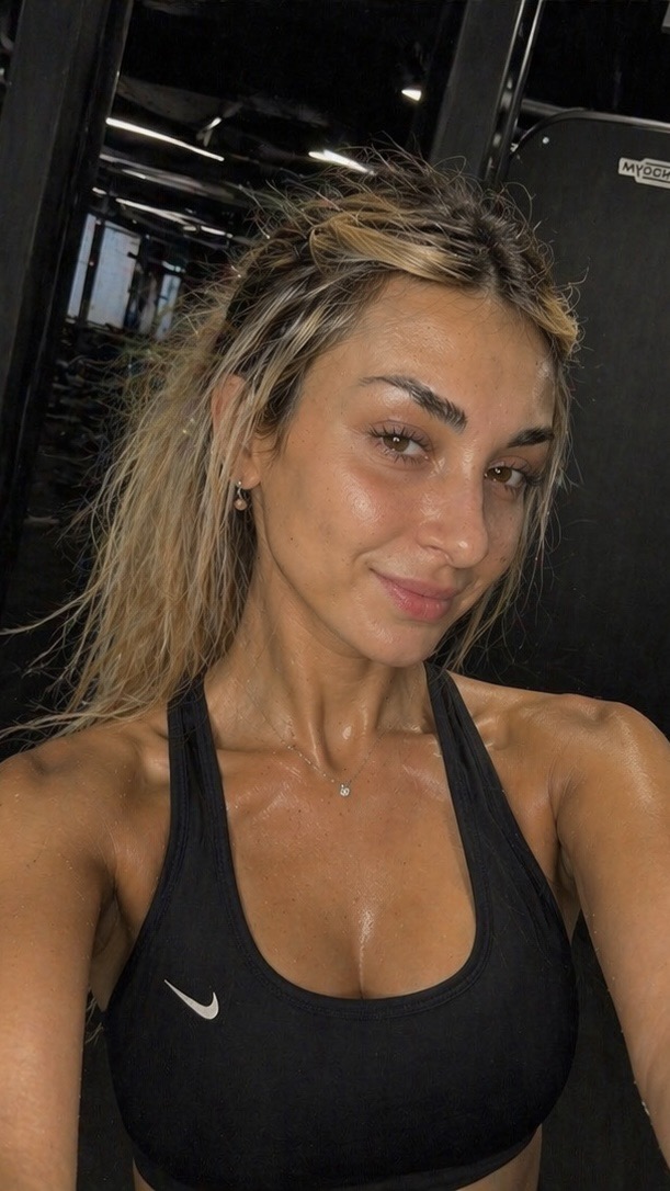 kayydiaryy's tweet photo. Working out not only helps me maintain my physique, but also strengthens my willpower 💪💪💪 https://t.co/yINEC6AWls
