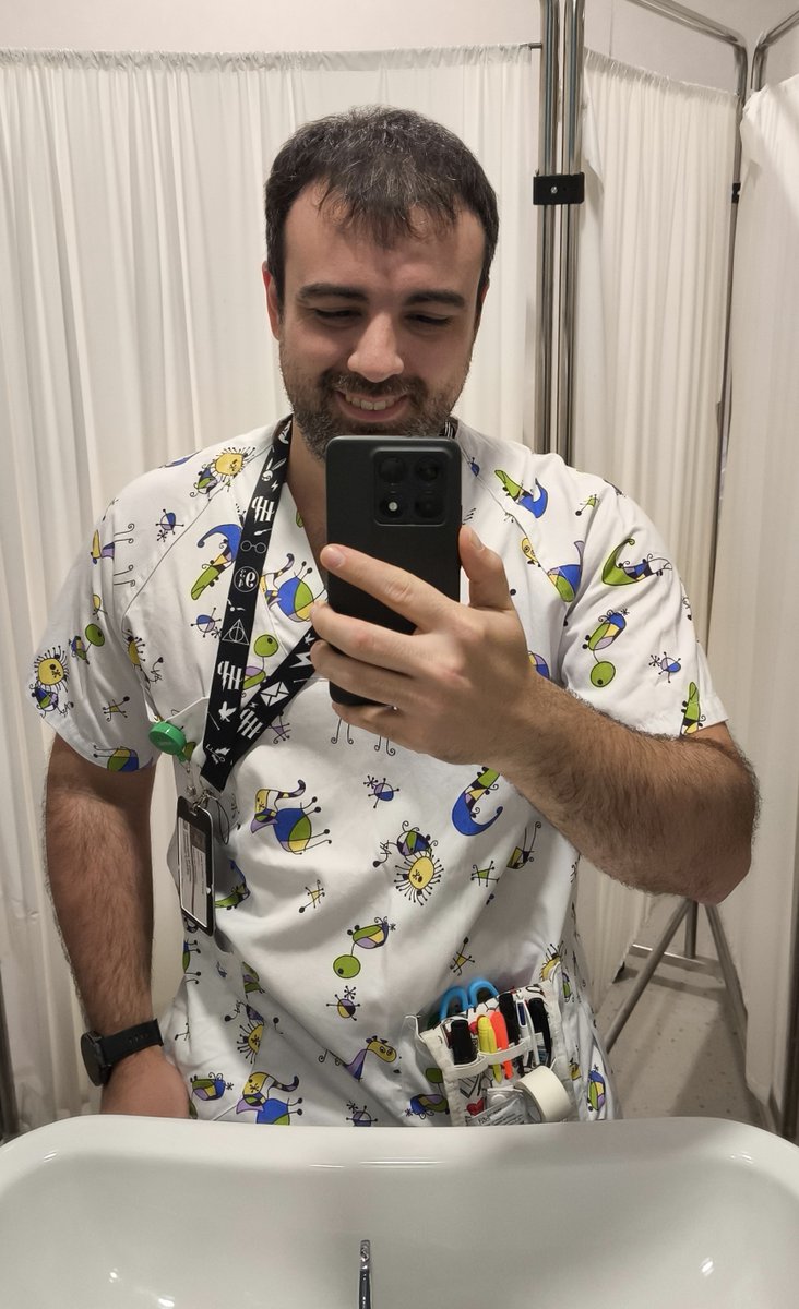 Javi_Tari's tweet photo. Estaré por allí de 10:30 a 20:00. Tengo 32 años, soy de Alicante, oceanógrafo y estoy terminando Enfermería. Llevo años sin ir, así que si a alguien le apetece enseñarme sus sitios favoritos, tomar algo y, si estamos a gusto, comer por ahí o pasar la tarde, por mí perfecto 😊 https://t.co/awMt9bWgJs
