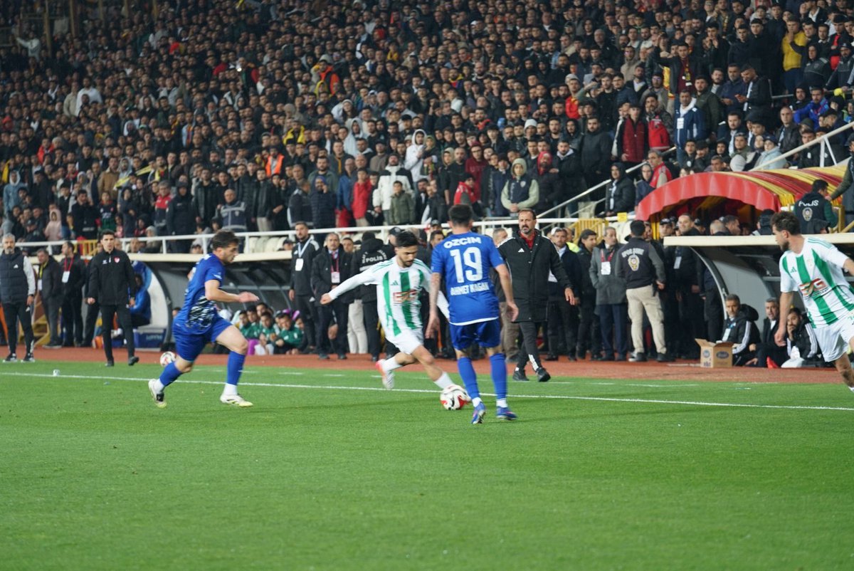 samiermbb's tweet photo. Tribündeyiz, şehrimizin takımının yanındayız. 

Malatya Yeşilyurtspor’umuza Erciyes 38 FK ile oynadığı Play-Off 2. Tur maçında yürekten başarılar diliyorum. https://t.co/nEVTLNTAxY