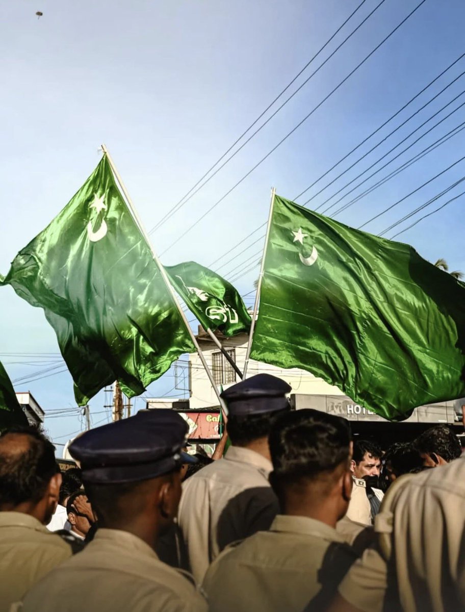 mohd_alhindy's tweet photo. في 4 مايو، يوم تاريخي سياسي في كيرلا جنوب الهند 🇮🇳 ، حيث تحقق فوز ساحق لكل من رابطة مسلمي الهند وحزب المؤتمر الوطني الهندي في الانتخابات التشريعية.بعد عشرة أعوام، أعادت هذه النتائج المياه إلى مجراها، لتشكّل بداية جديدة في المشهد السياسي.سيكون هناك زعماء مسلمون في السلطة، في مرحلة تُعد انطلاقة جديدة وفوزًا مستحقًا😍💚💚👏