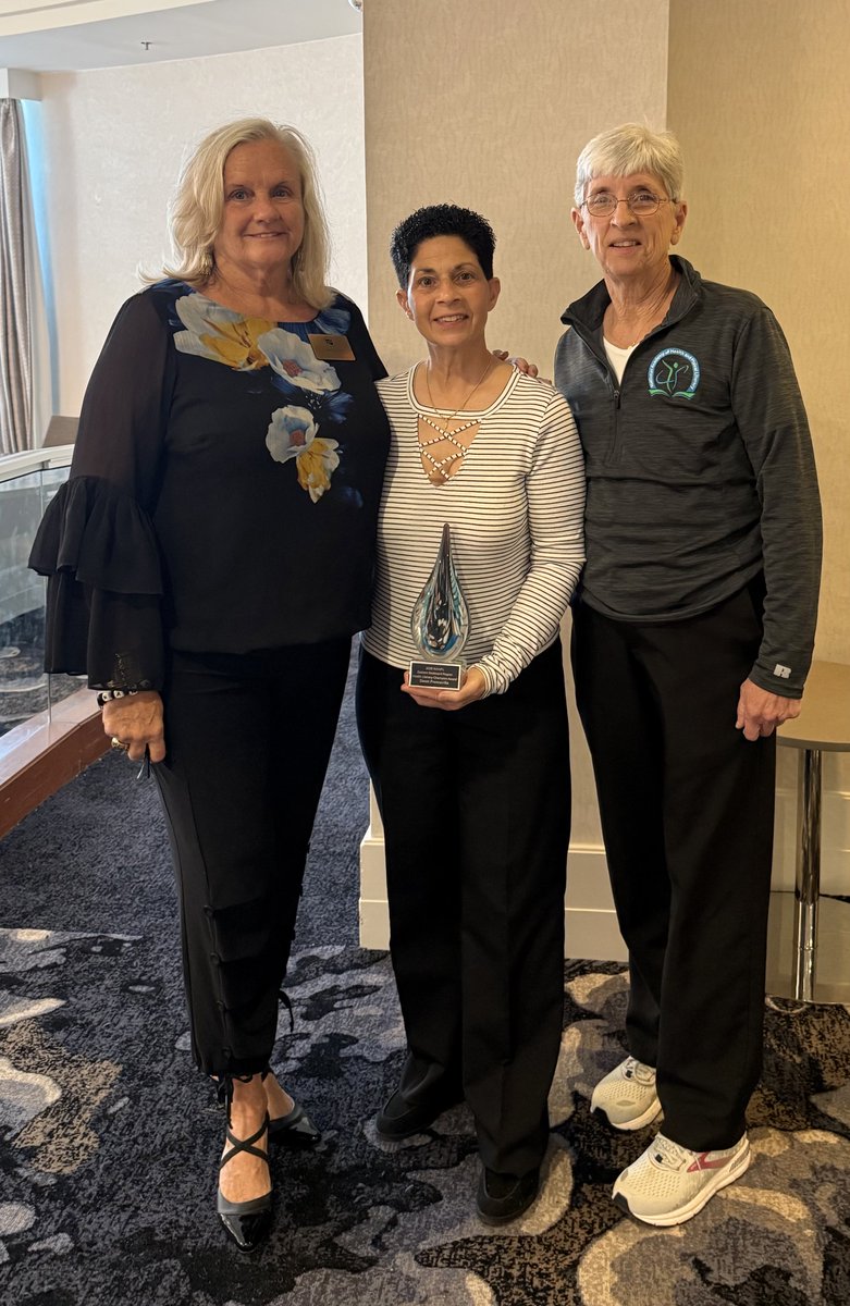 NAHPL_ES's tweet photo. Presenting Frankie with her ESR Health Literacy Champion Award. Congratulations! https://t.co/E58Wq7EZCJ