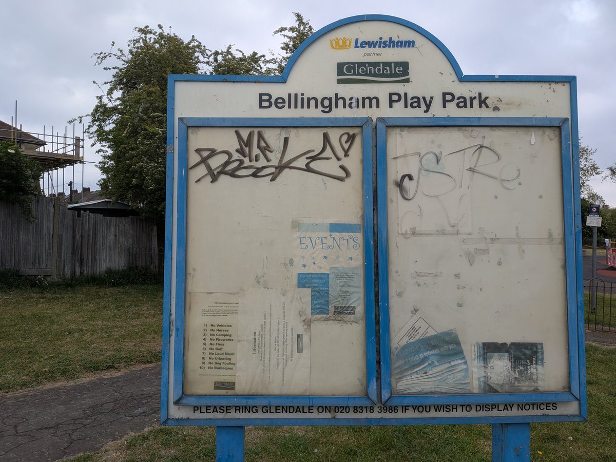 OurBellGreen's tweet image. Abandoned Notice Board. Apparently Lewisham Council are very proud of their 'award winning' parks. The ones they spent all the money on... #bellinghamplaypark #glendale #lewishamcouncil #deprivation #neglect