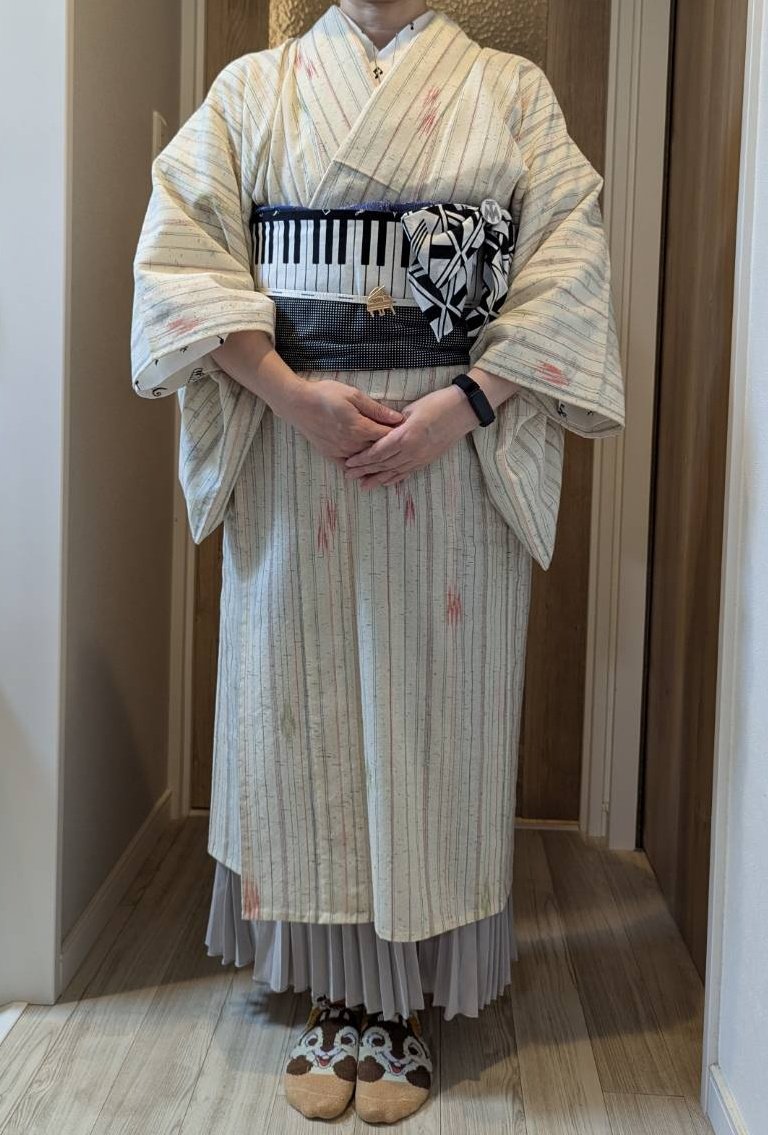 320ASUKA's tweet photo. 2026/05/01有明アリーナ参戦してきました(・∀・)
着物は午前中雨だったので、サマーウールに自作半幅を巻いて、FANKSTシャツをお太鼓風に後付けしました。
アリーナ席てましたが真っ平らなので厚底ブーツ履いてたけど埋もれました(；・∀・)

#TMNETWORK
#QUANTUM
#FANKS着物部 https://t.co/fcAMGhrogO