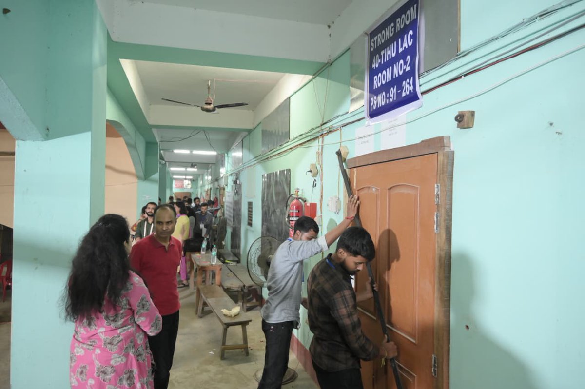 DEONalbari's tweet photo. Following the completion of the declaration of results of the Assembly Election, DEO Shri Nibedan Das Patowary, ACS, today oversaw and closely monitored the sealing of the EVM strong room, ensuring adherence to all prescribed protocols.
@ECISVEEP 
@ceoassam62029 
@diprassam https://t.co/NQ1AAwW36I