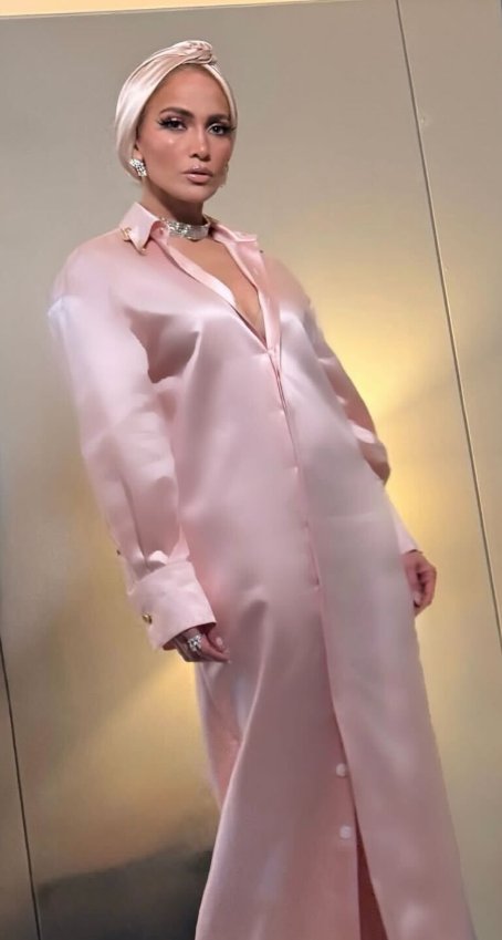 steventeaster's tweet image. .@debrajlo 
.@JLo remember not everyone can appreciate fashion #fashion 😉 but we do 
.@steventeaster cheers!
#onelove