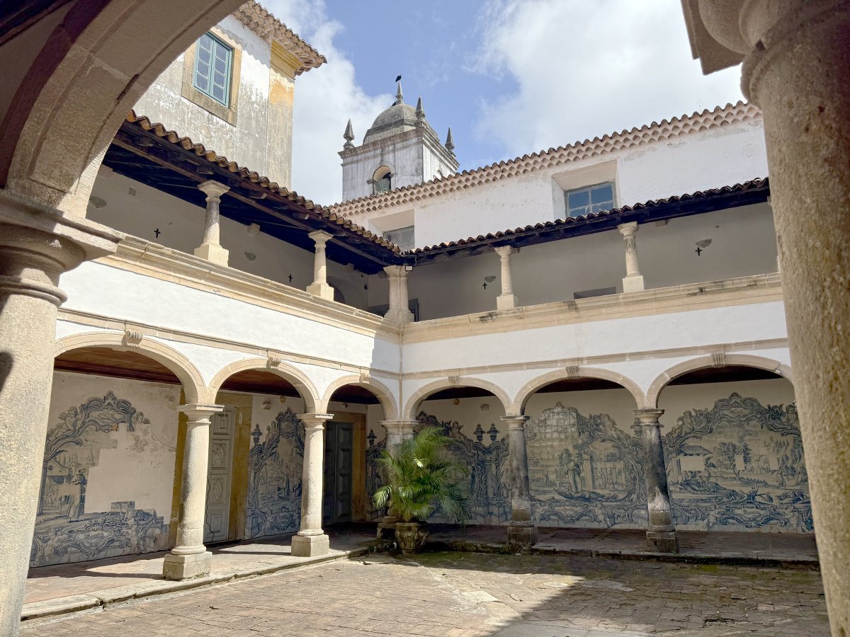 Brazilian Catholic Aesthetics tweet media