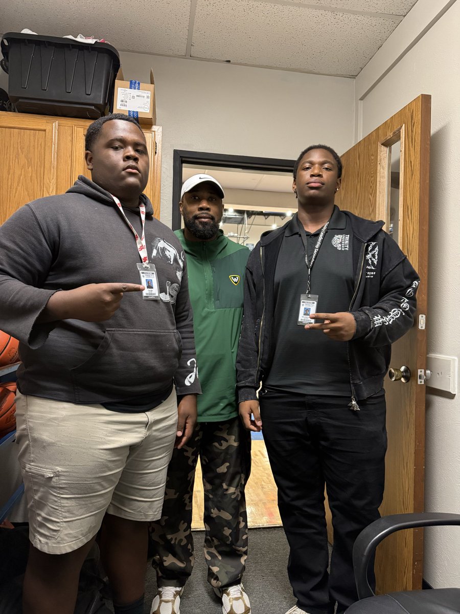 O11oyede's tweet photo. After a talk with @TerrenceIsaac1 , I am thankful to receive my first scholarship offer from Wayne State University! @WSUWarriorFB https://t.co/BEeDDzAXDg