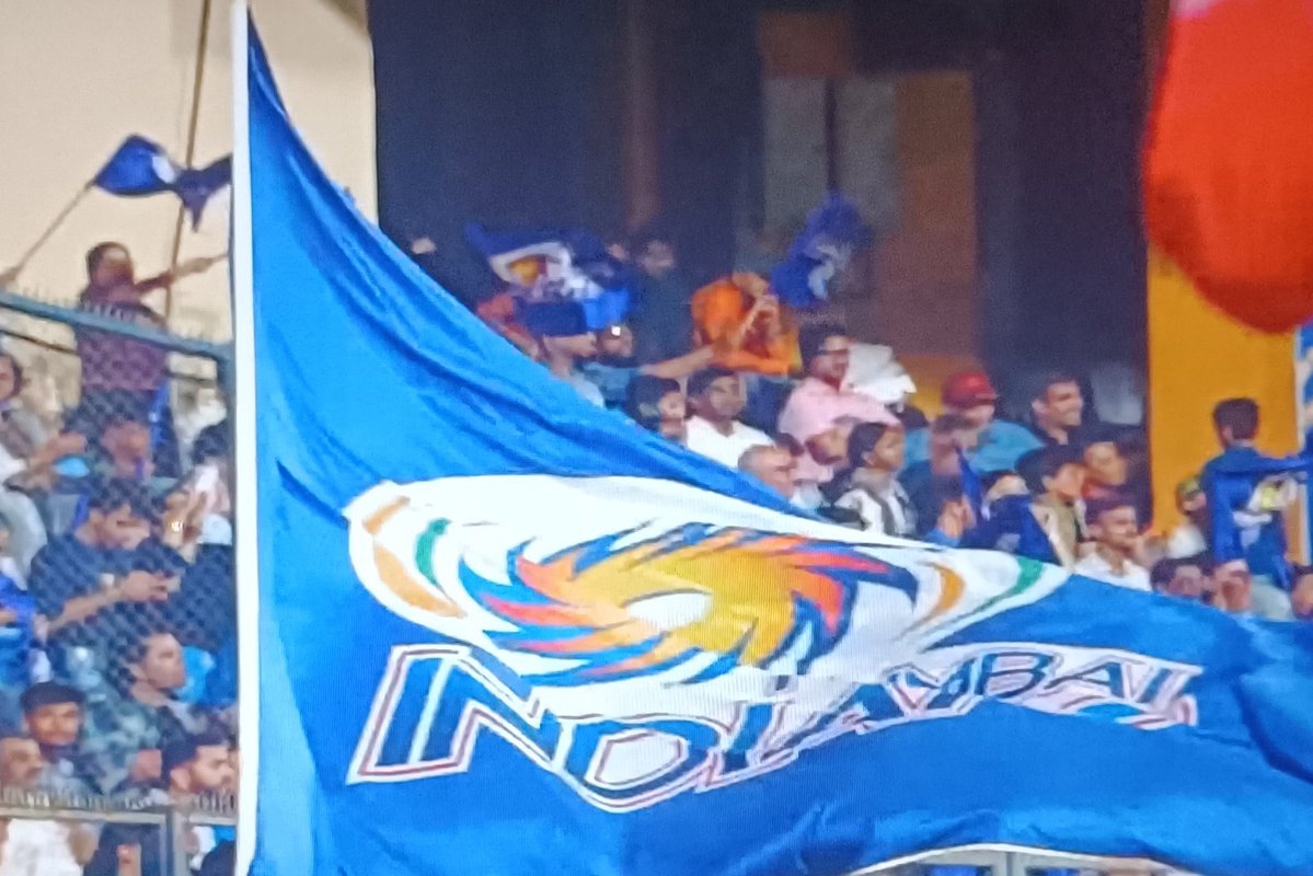pah_thra's tweet image. 229 chased down like it’s nothing! 🔥
MI flip the script today — luck finally on their side and they grab a massive win 💙
Captain Suryakumar leading from the front like a boss 😎
Rohit’s batting pure class — fans in full happy mood 🥳
What a game, what a chase! #MI #IPL
