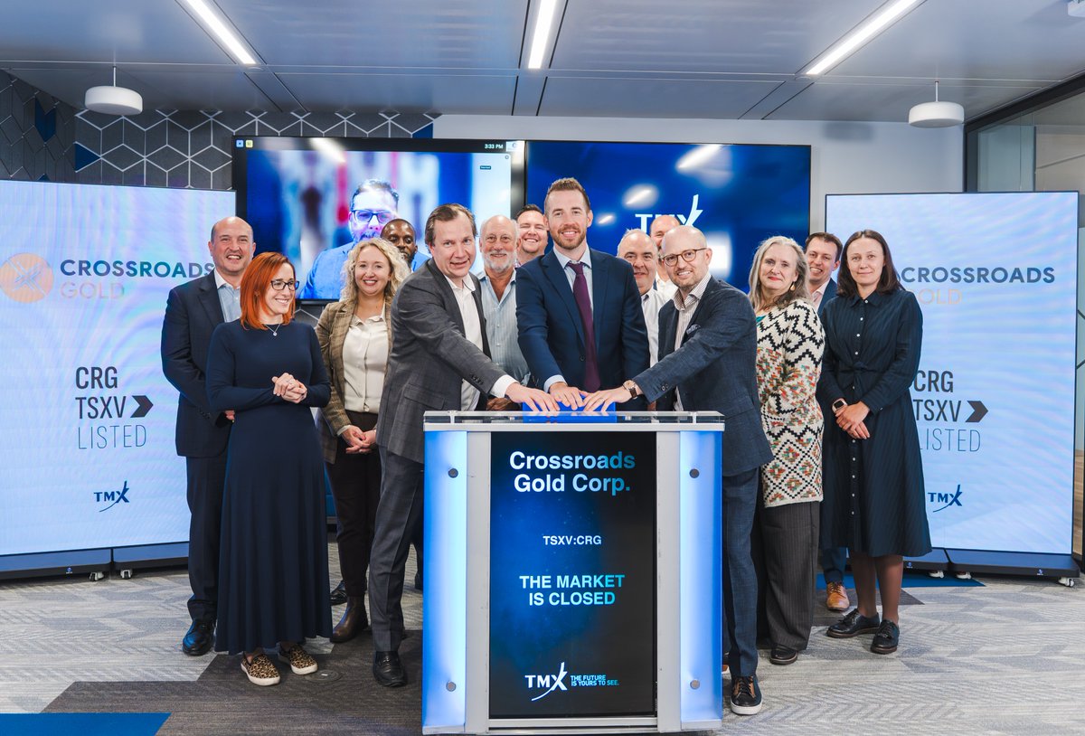 crossroadsgold's tweet photo. NEWS: $CRG – TSXV Market Close! 🔔

Last week, Crossroads Gold had the honour of closing the market at the @tsx_tsxv  in Vancouver. A strong showing from the broader team, with management, directors, and advisors in attendance to mark the occasion!

Full release: https://t.co/fEYfAOn4aV

TSXV: CRG | OTCQB: CRGCF | FSE: FI1

#CrossroadsGold #CRG #Gold #GoldExploration #Mining #TSXV #CapitalMarkets #Australia #VictoriaGold #JuniorMining