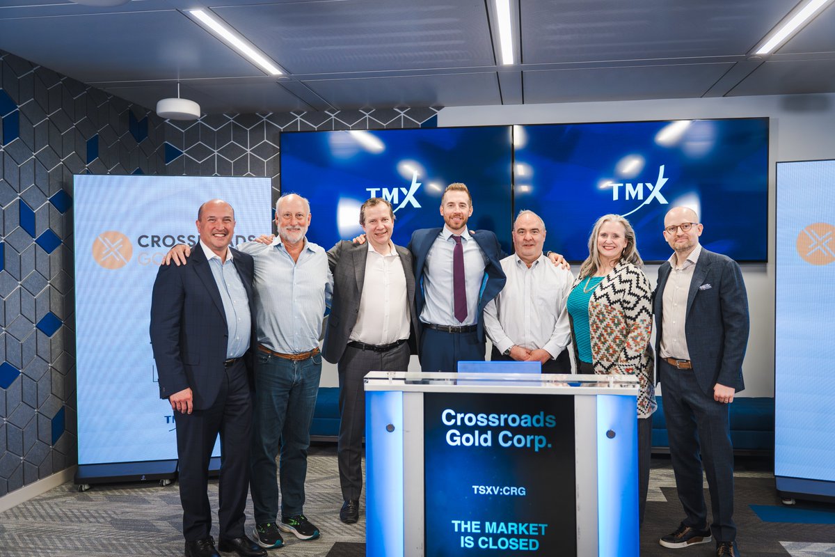 crossroadsgold's tweet photo. NEWS: $CRG – TSXV Market Close! 🔔

Last week, Crossroads Gold had the honour of closing the market at the @tsx_tsxv  in Vancouver. A strong showing from the broader team, with management, directors, and advisors in attendance to mark the occasion!

Full release: https://t.co/fEYfAOn4aV

TSXV: CRG | OTCQB: CRGCF | FSE: FI1

#CrossroadsGold #CRG #Gold #GoldExploration #Mining #TSXV #CapitalMarkets #Australia #VictoriaGold #JuniorMining