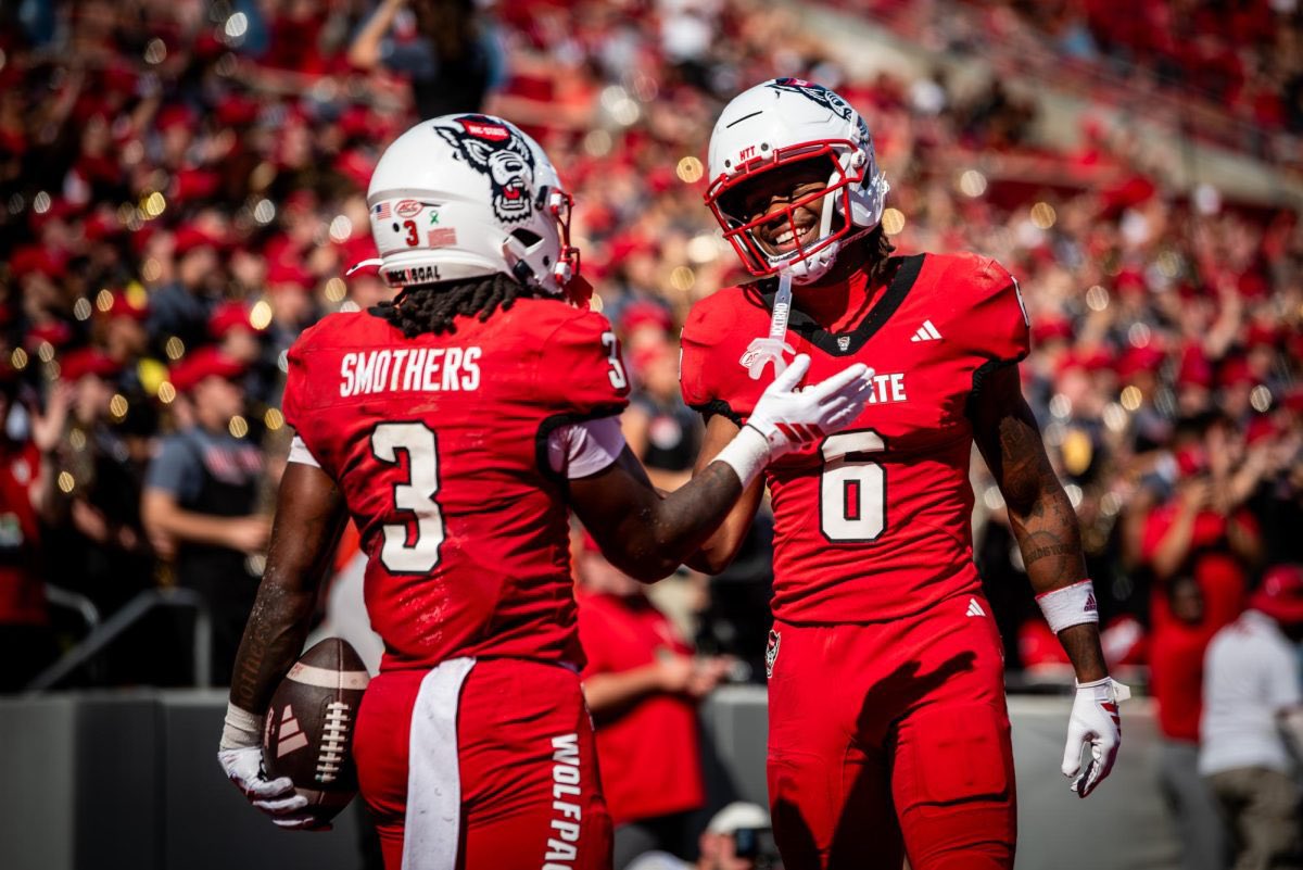 zayreeves__'s tweet photo. Blessed to have received my 16th offer from NC State! @MVFootballBears @Twelborn05 @Coach_WesHughes @CoachPurcell_ @THEkylerNEAL @CoachRLyons1 @ChadSimmons_ @Andrew_Ivins @samspiegs @Rivals @adamgorney @benjaminwolk https://t.co/l2olYoGsxu