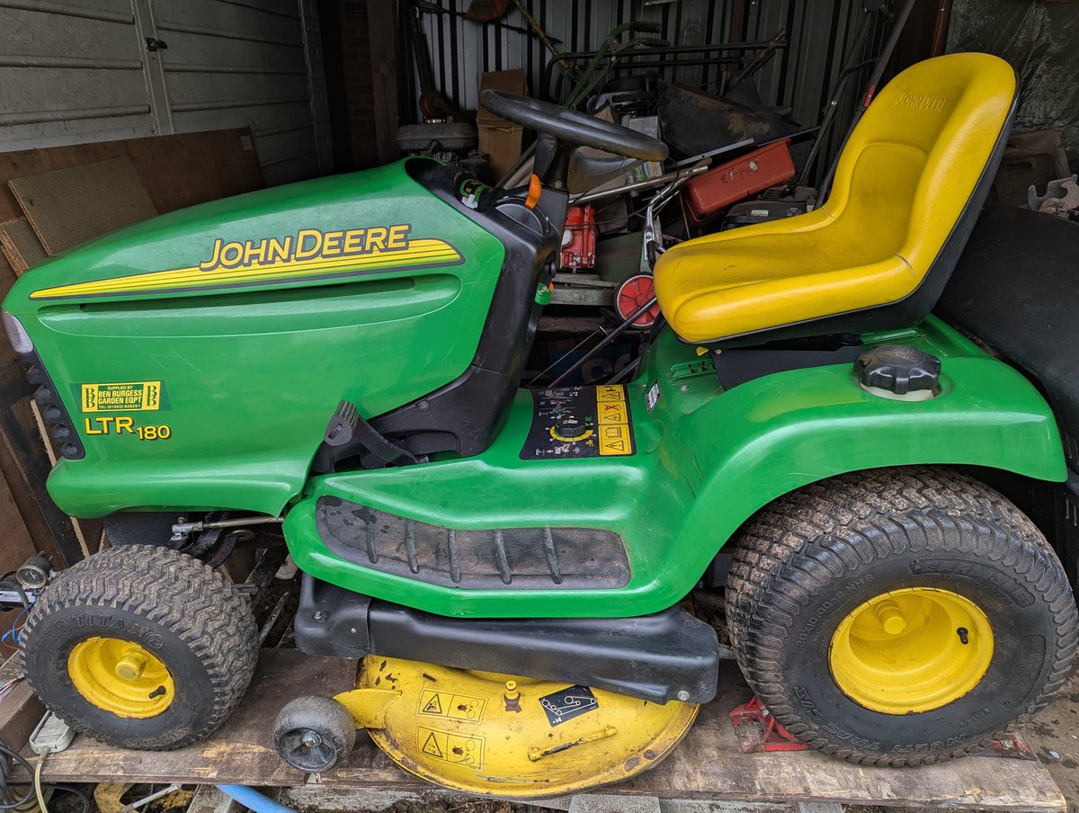 WorthMowerCare's tweet image. Bank holiday or not… the work doesn’t stop.

A productive day servicing a mix of machines including a John Deere ride-on, a Honda-powered Lawnflite, and a Hayter.

All cleaned, serviced and running as they should, ready for the season ahead.

#Hereford #lawnmower #bankholiday